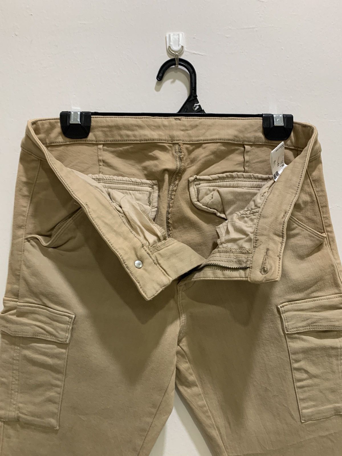 Uniqlo UNIQLO Multipocket Tactical Utility Skinny Slim CargoPant Size US 30 / EU 46 - 13 Thumbnail