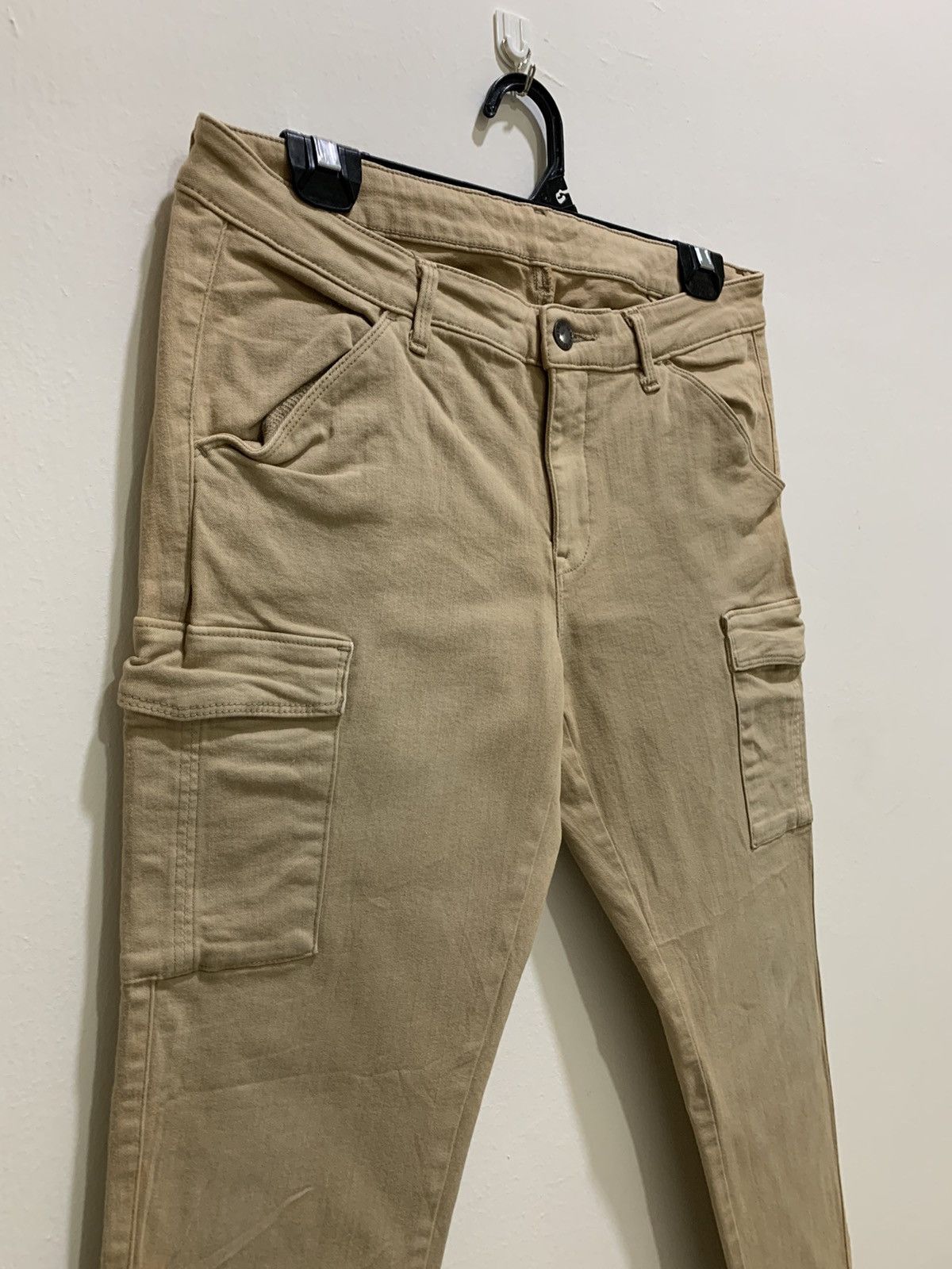 Uniqlo UNIQLO Multipocket Tactical Utility Skinny Slim CargoPant Size US 30 / EU 46 - 6 Thumbnail