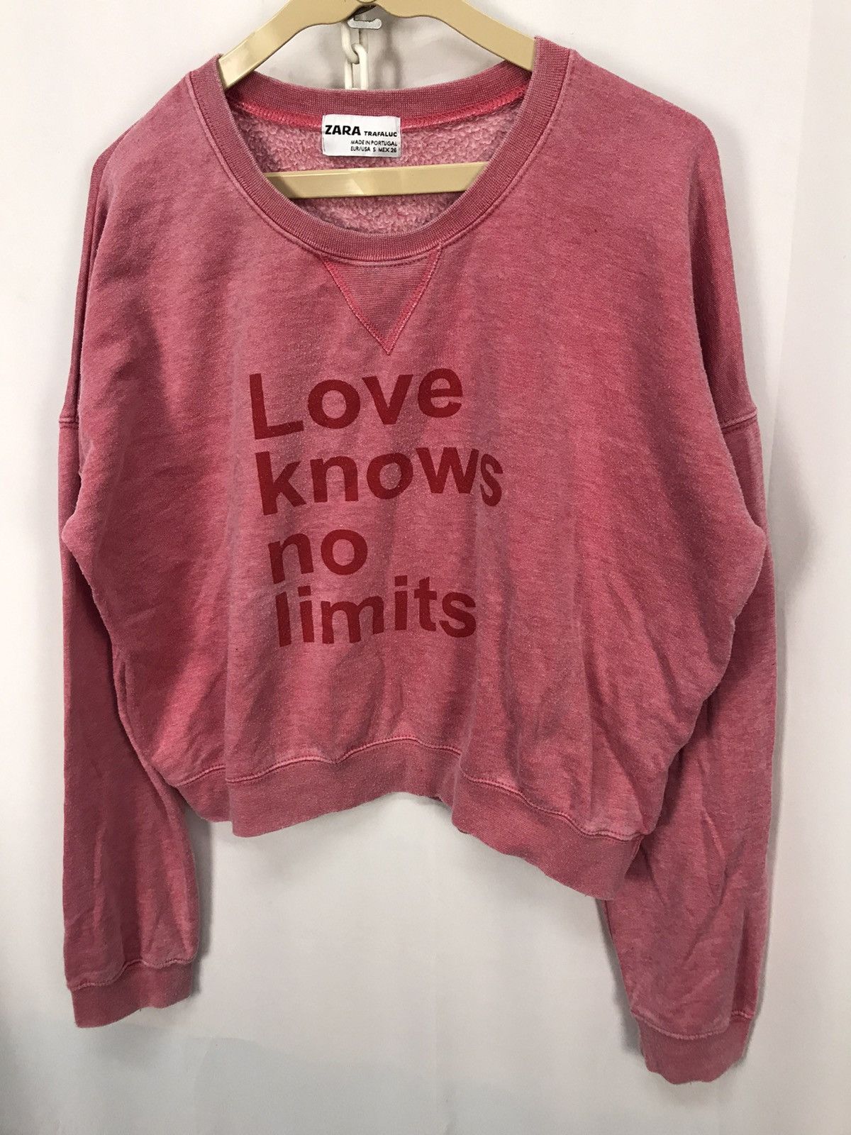 Zara ‘Love knows no limits’ croptop sweatshirt by Zara Size M / US 6-8 / IT 42-44 - 5 Thumbnail
