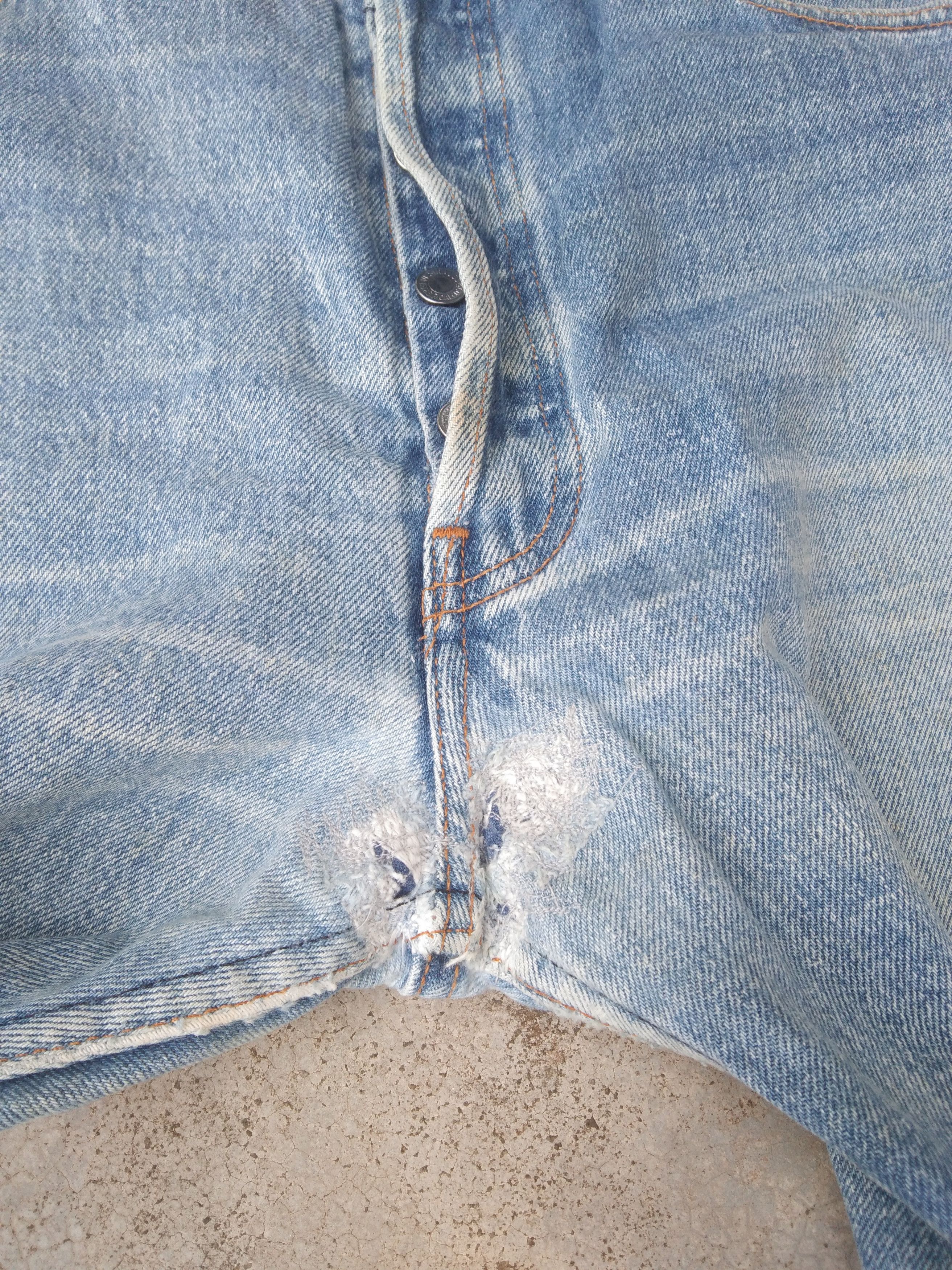Levi's × Vintage 90s Vintage Levis 501 xx Made In USA Distressed Jeans 36x30 Size US 36 / EU 52 - 9 Thumbnail