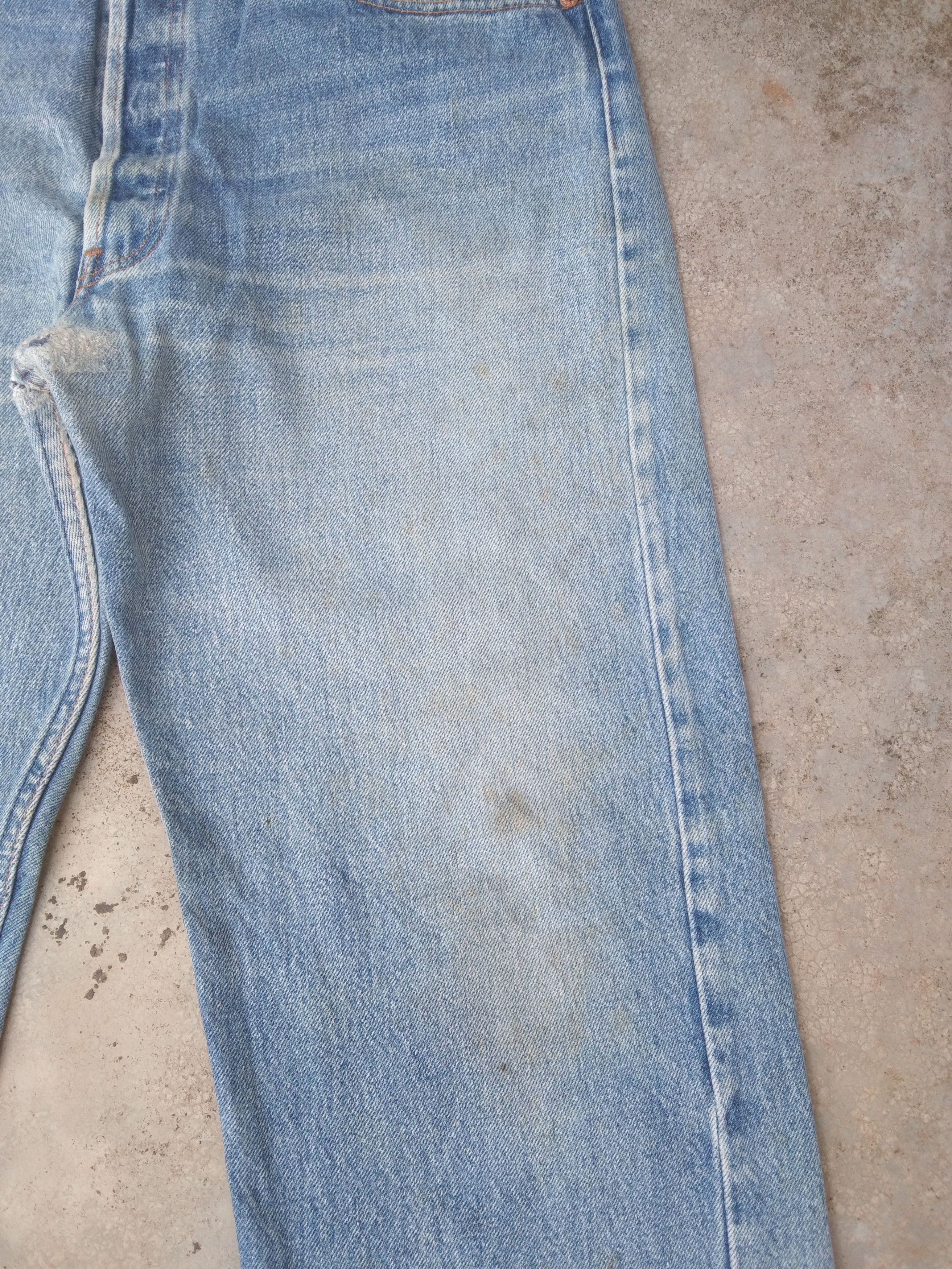 Levi's × Vintage 90s Vintage Levis 501 xx Made In USA Distressed Jeans 36x30 Size US 36 / EU 52 - 7 Thumbnail