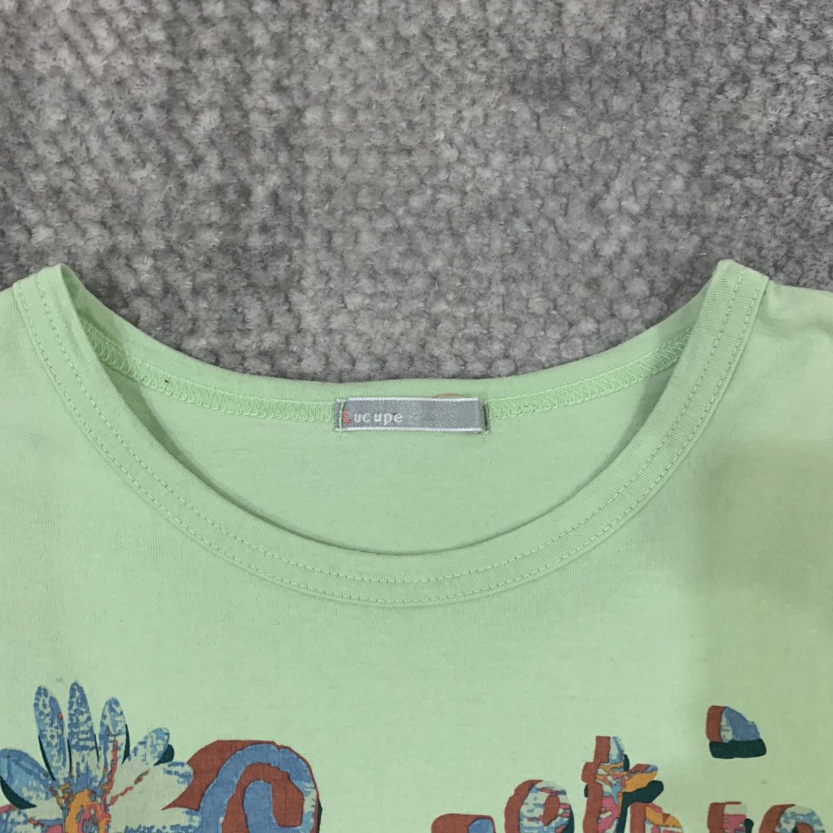 Vintage LUCUPE Etnic Colour Hawaiian BigLogo Graphic Surf Tee Shirt Size US S / EU 44-46 / 1 - 6 Thumbnail