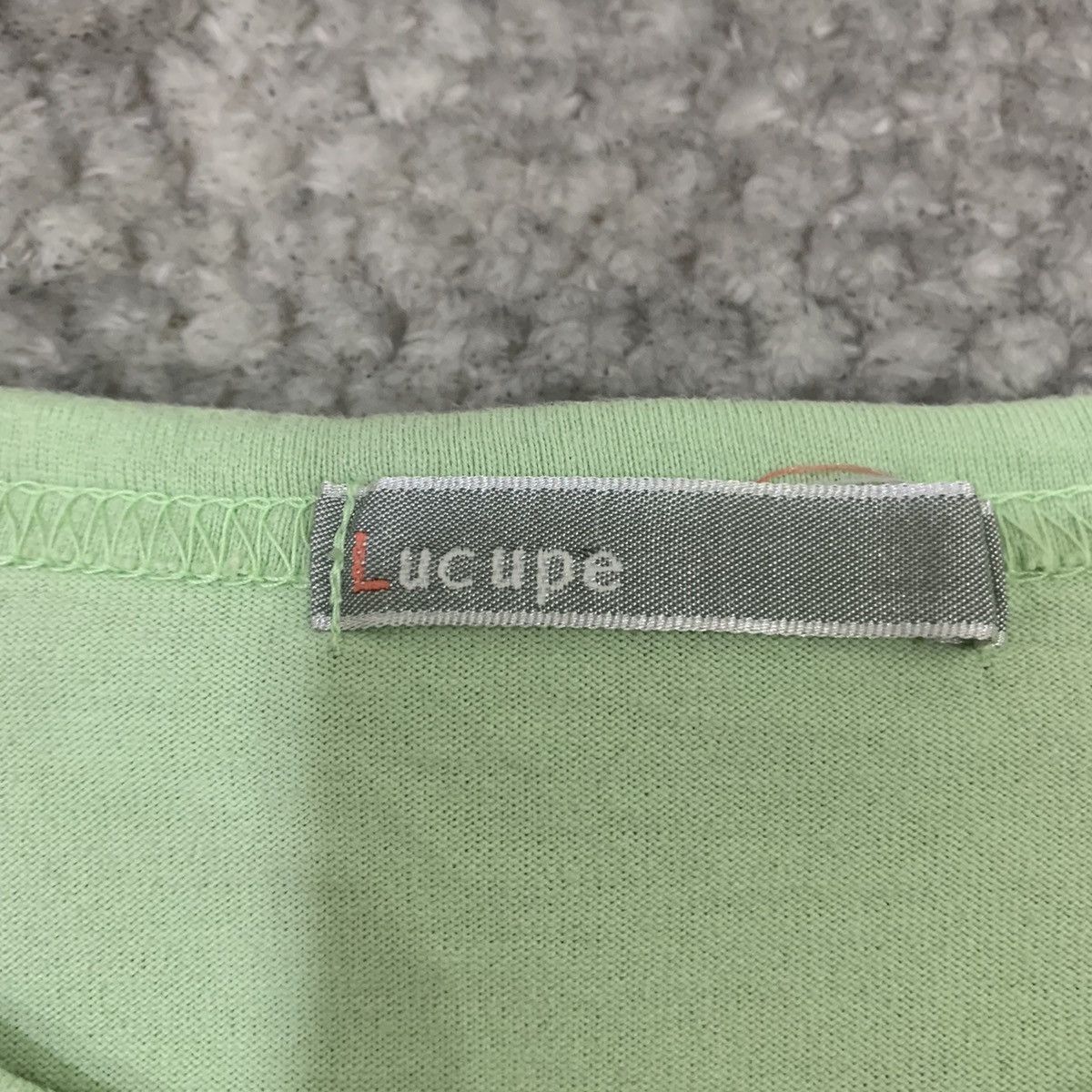 Vintage LUCUPE Etnic Colour Hawaiian BigLogo Graphic Surf Tee Shirt Size US S / EU 44-46 / 1 - 7 Thumbnail