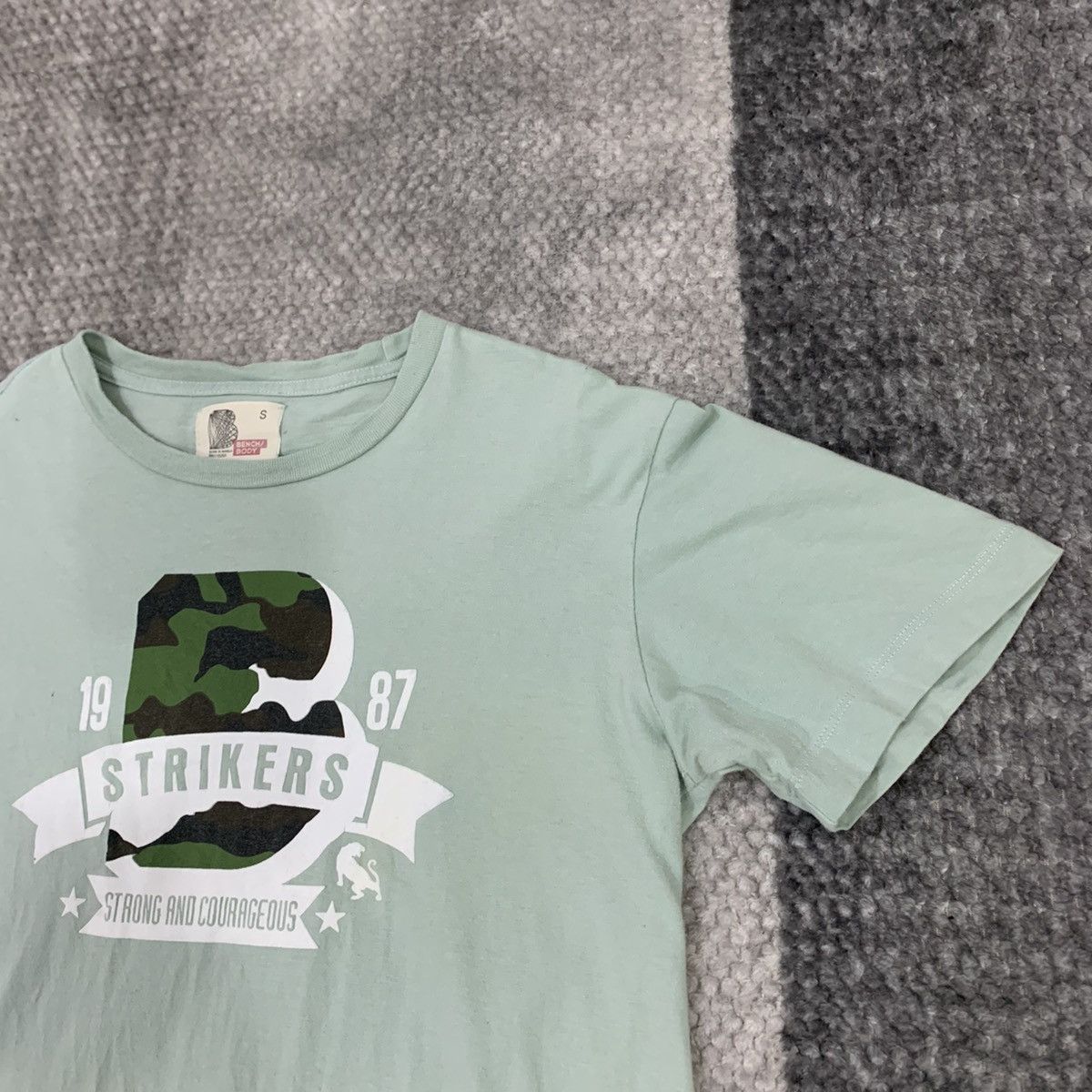 Japanese Brand BENCH BODY Vintage 80s Camo Striker Big Logo Graphic Tshirt Size US S / EU 44-46 / 1 - 7 Thumbnail