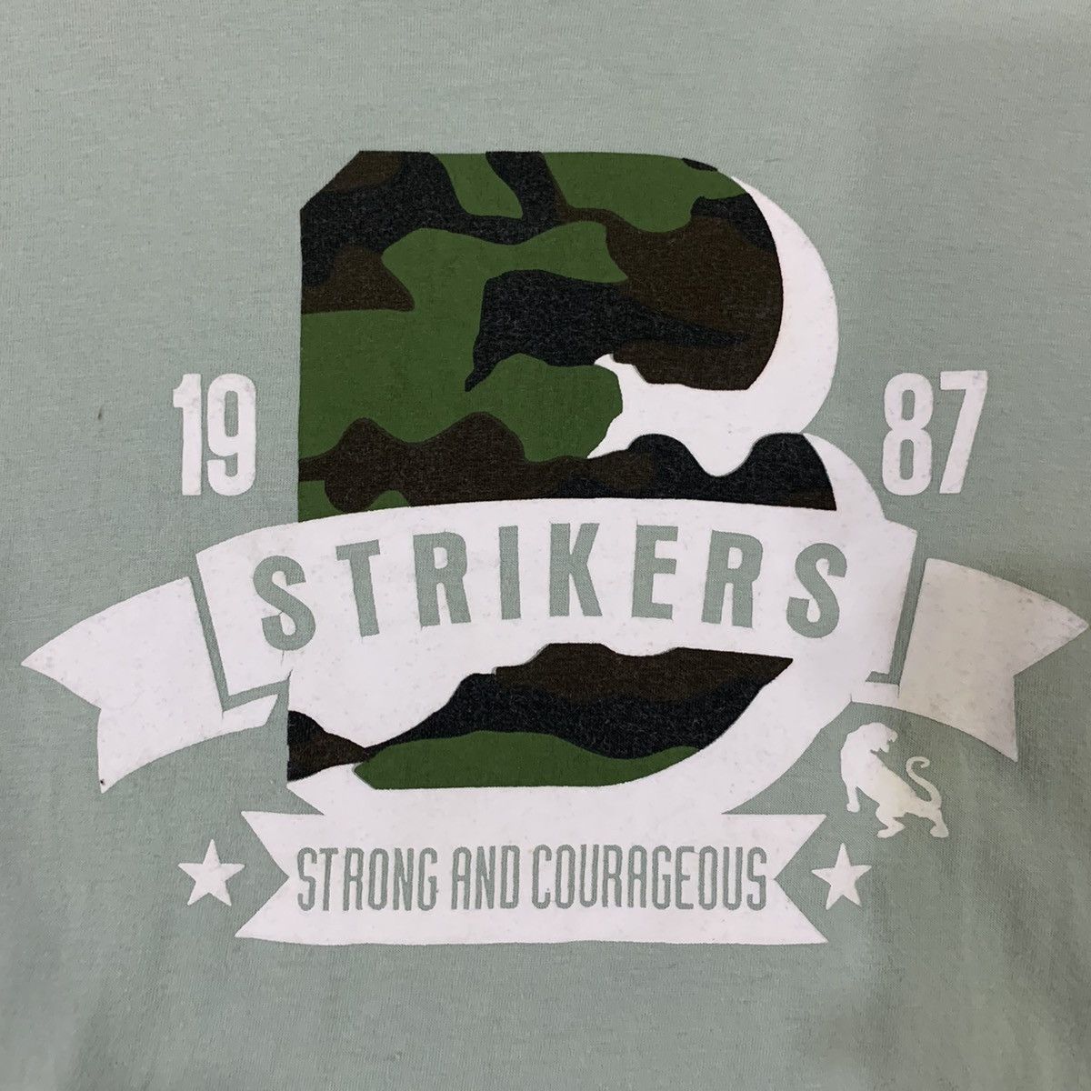 Japanese Brand BENCH BODY Vintage 80s Camo Striker Big Logo Graphic Tshirt Size US S / EU 44-46 / 1 - 8 Thumbnail