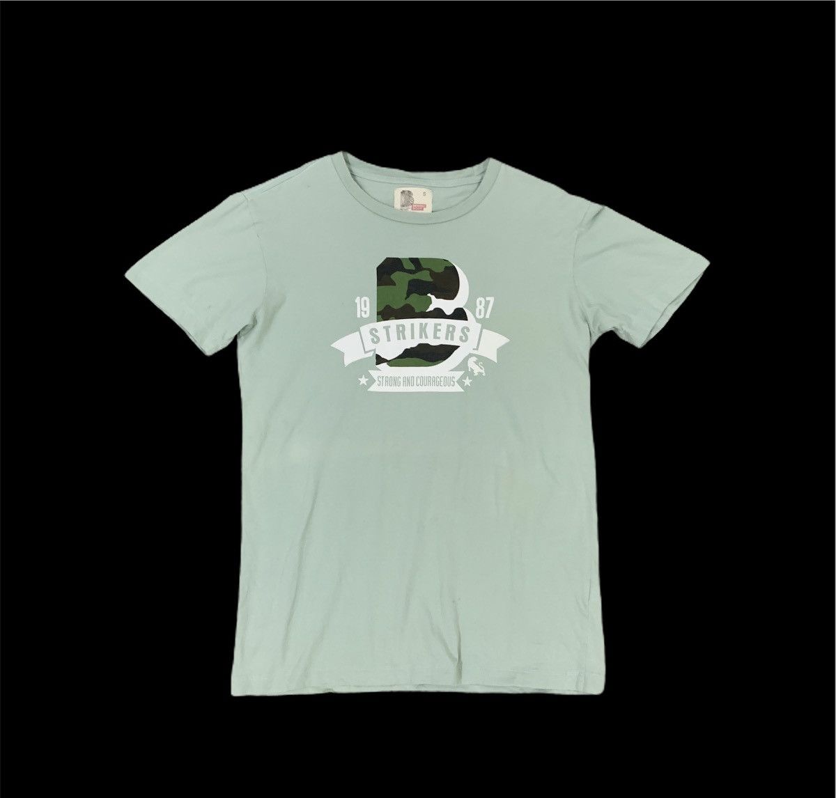 Japanese Brand BENCH BODY Vintage 80s Camo Striker Big Logo Graphic Tshirt Size US S / EU 44-46 / 1 - 1 Thumbnail