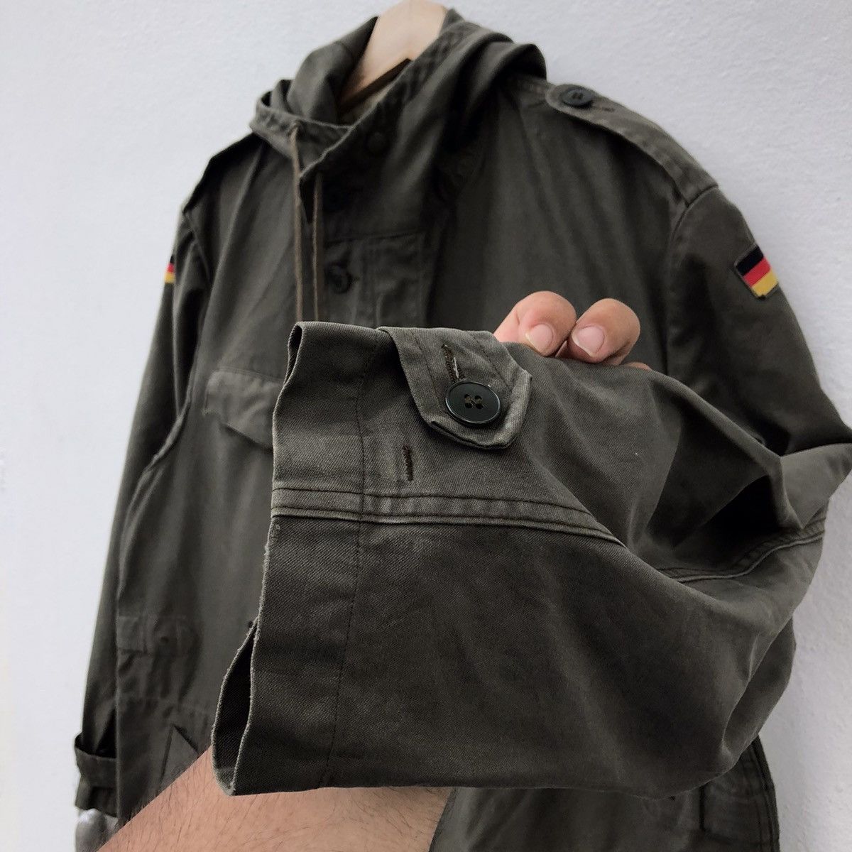 Vintage PARKA FISH TAIL MILITARY WITH GERMANY FLAG OPTI ZIPPER Size US L / EU 52-54 / 3 - 6 Thumbnail