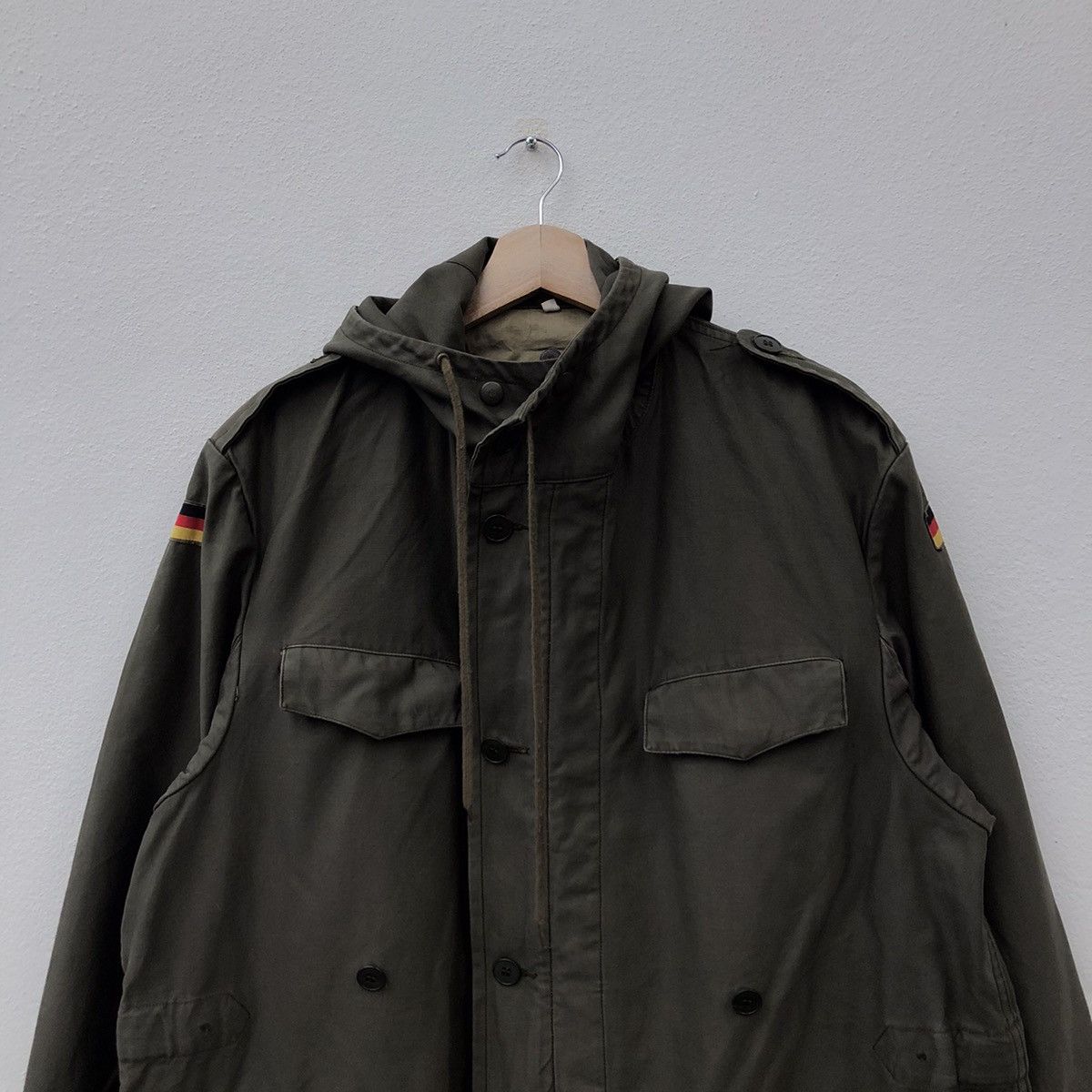 Vintage PARKA FISH TAIL MILITARY WITH GERMANY FLAG OPTI ZIPPER Size US L / EU 52-54 / 3 - 5 Thumbnail