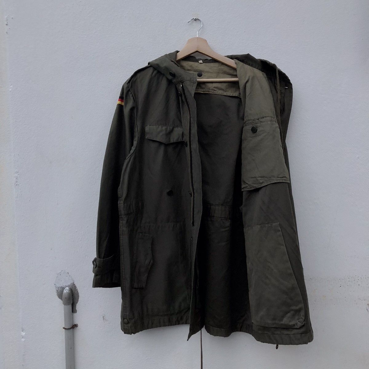 Vintage PARKA FISH TAIL MILITARY WITH GERMANY FLAG OPTI ZIPPER Size US L / EU 52-54 / 3 - 11 Thumbnail