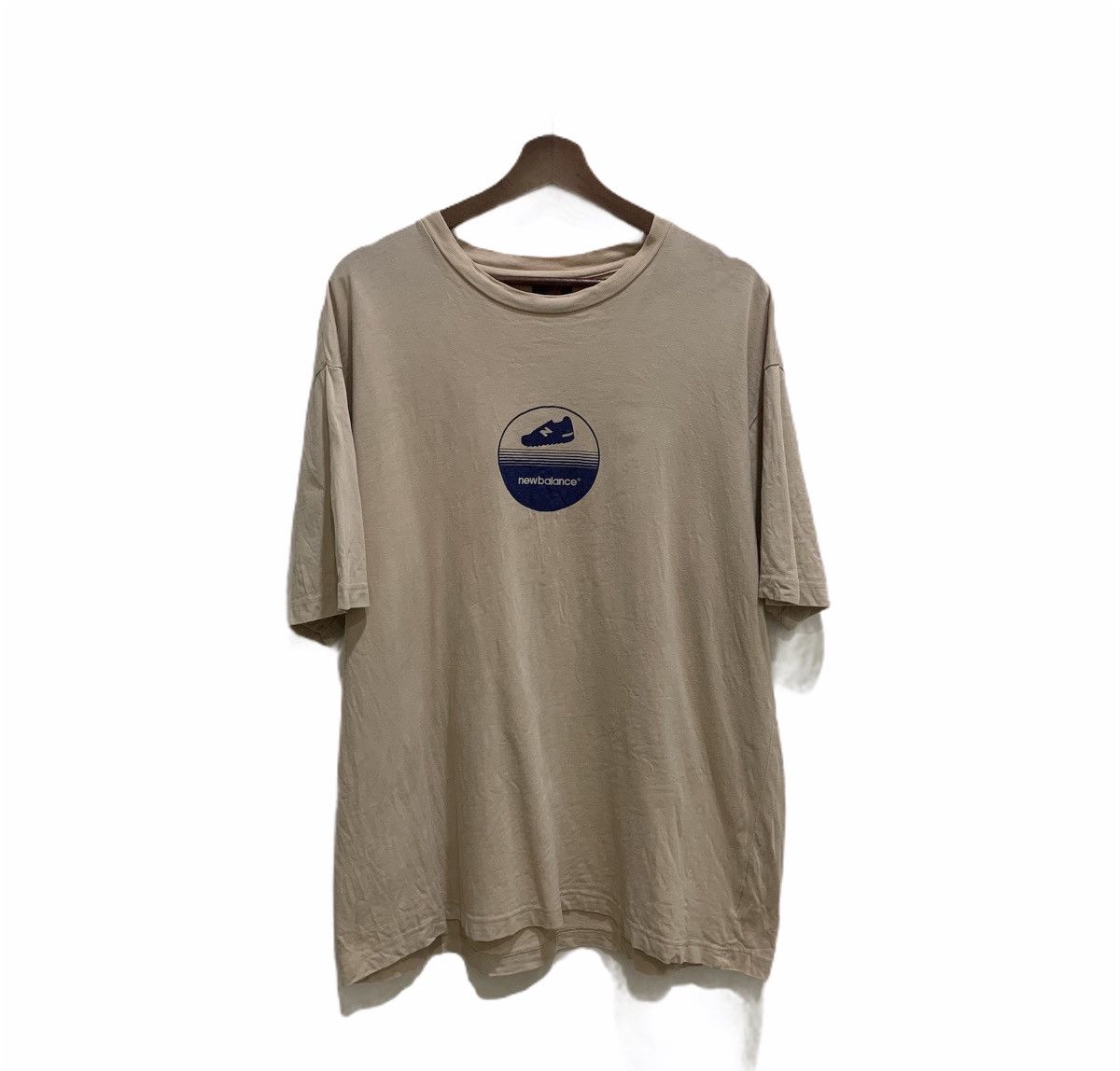 NEW BALANCE Sneakers Circle Big Logo Streetwear Fashion Tee