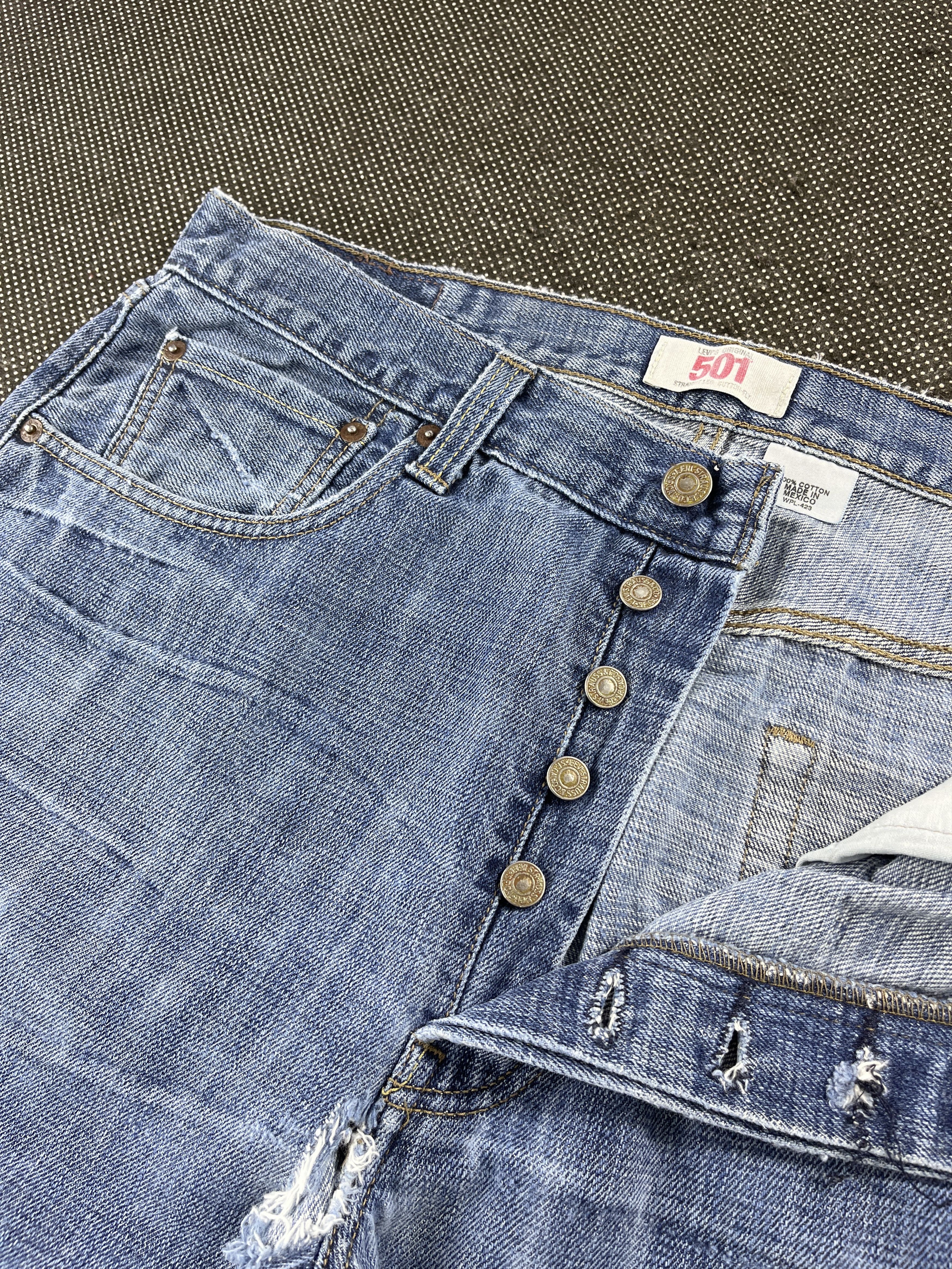 Levi's Vintage Levi’s 501 Ripped Jeans 35 x 29 Denim - J261 Size US 35 - 7 Thumbnail