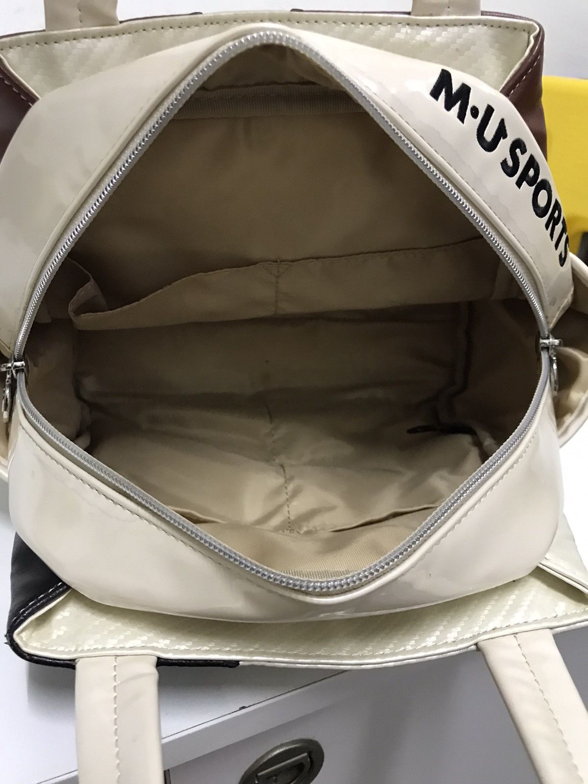 Japanese Brand 🇯🇵Vintage MU Sports Boston Bag Handbag Size ONE SIZE - 8 Thumbnail