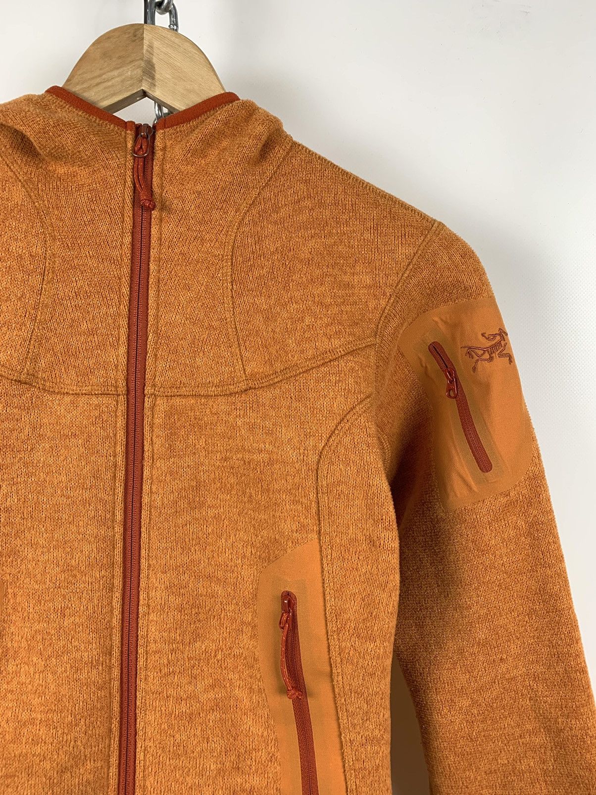 Arc'teryx WMNS Vintage Arcteryx Orange Zip Fleece Hoodie Jacket Size XS / US 0-2 / IT 36-38 - 2 Thumbnail