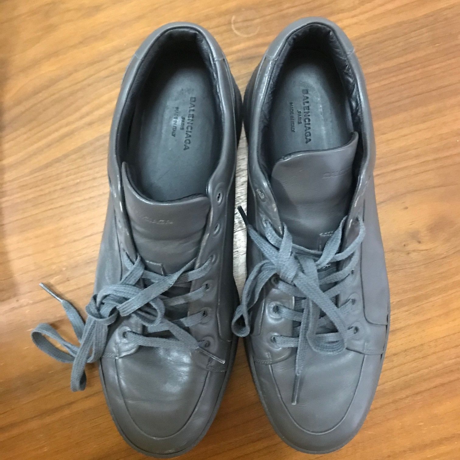BALENCIAGA Low Top Leather Sneaker