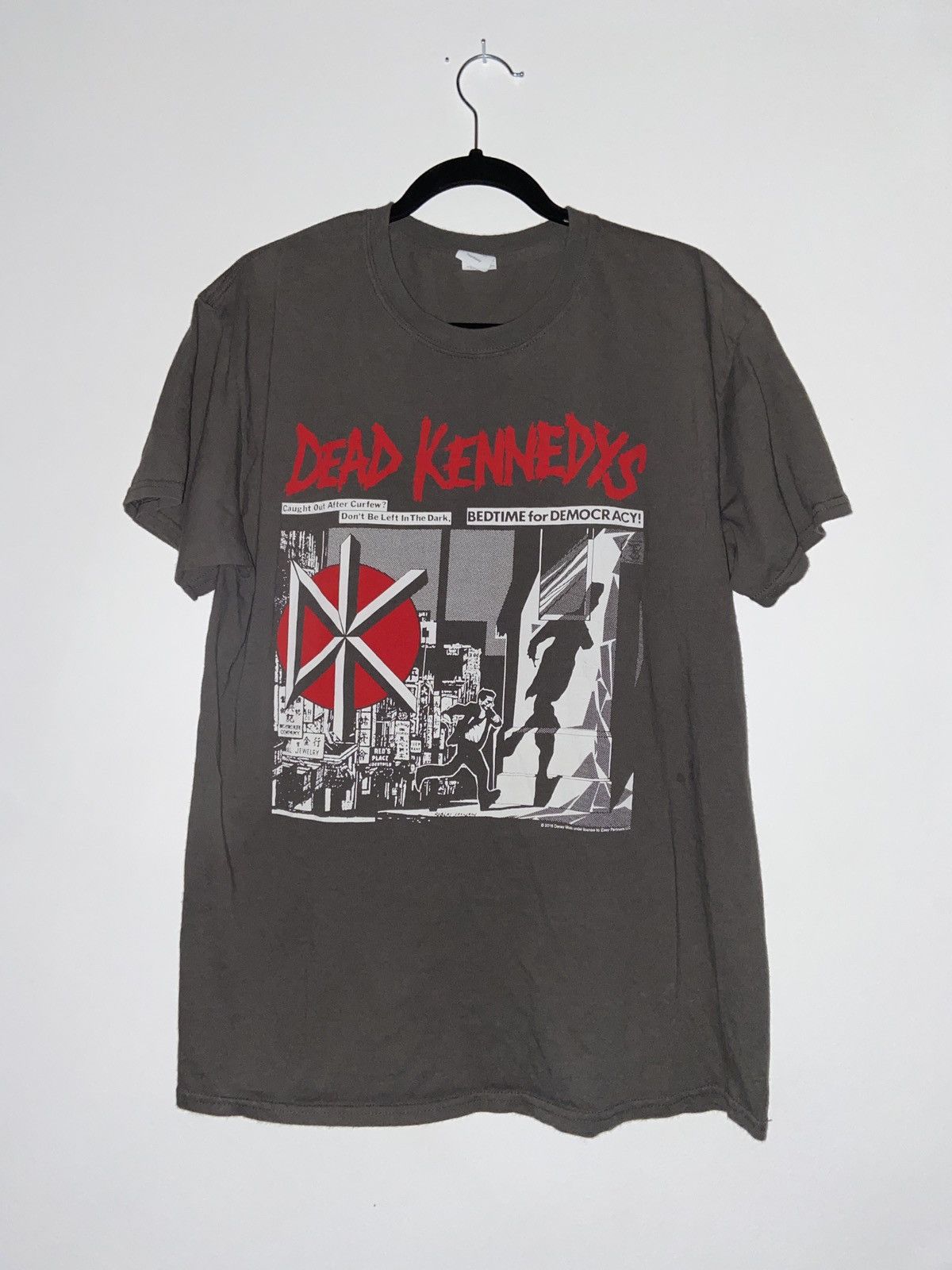 Band Tees Dead Kennedys Band Tee L Rare Find UNI Merch 2016 Gildan Size US L / EU 52-54 / 3 - 6 Thumbnail