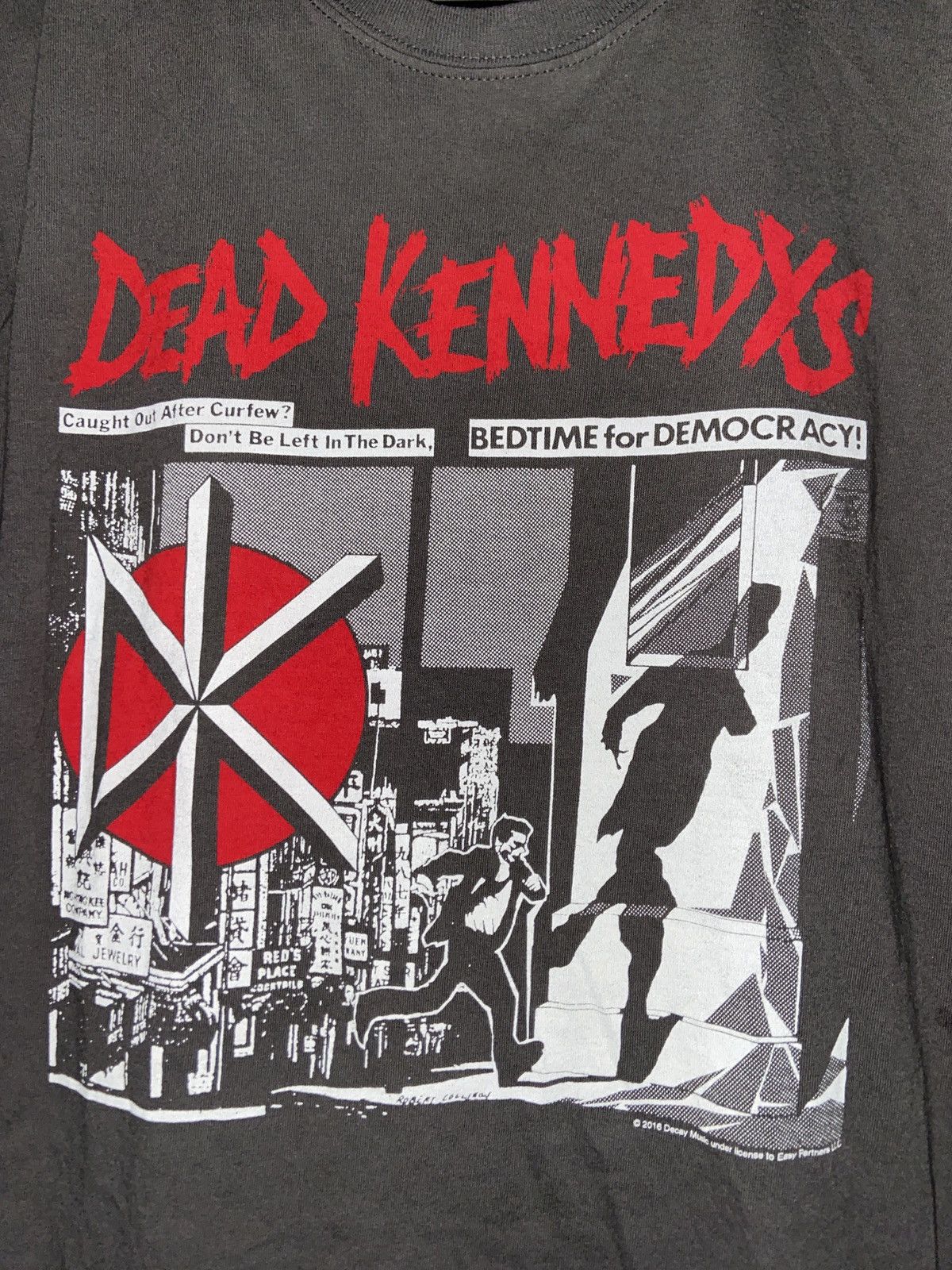 Band Tees Dead Kennedys Band Tee L Rare Find UNI Merch 2016 Gildan Size US L / EU 52-54 / 3 - 5 Thumbnail