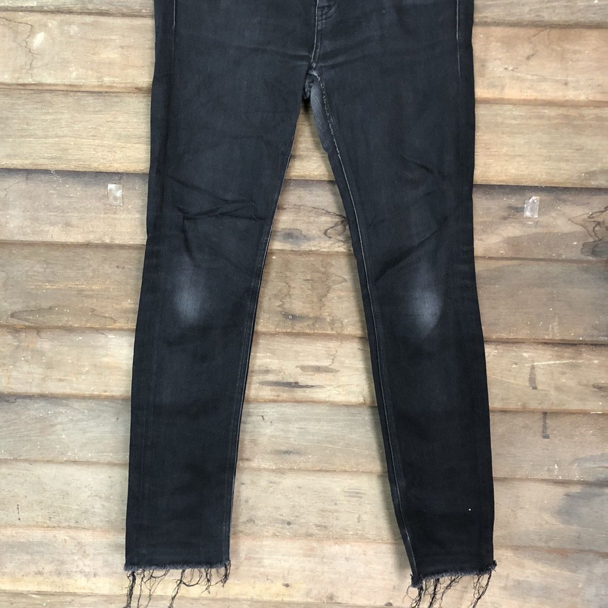 Uniqlo Uniqlo Black faded denim jeans distressed ripped Pants #4577 Size US 28 / EU 44 - 3 Thumbnail