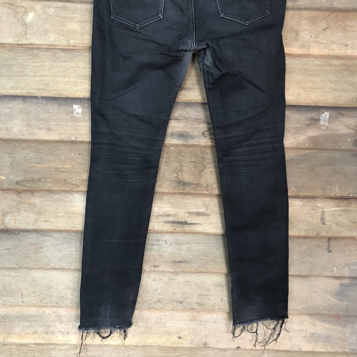 Uniqlo Uniqlo Black faded denim jeans distressed ripped Pants #4577 Size US 28 / EU 44 - 10 Thumbnail
