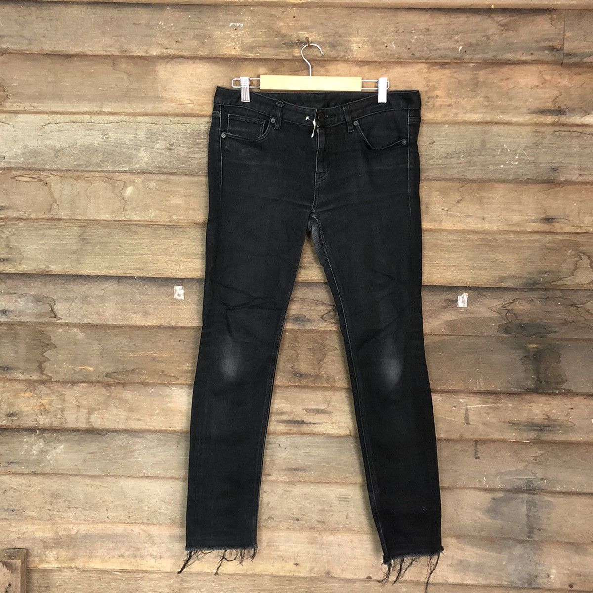 Uniqlo Uniqlo Black faded denim jeans distressed ripped Pants #4577 Size US 28 / EU 44 - 1 Thumbnail