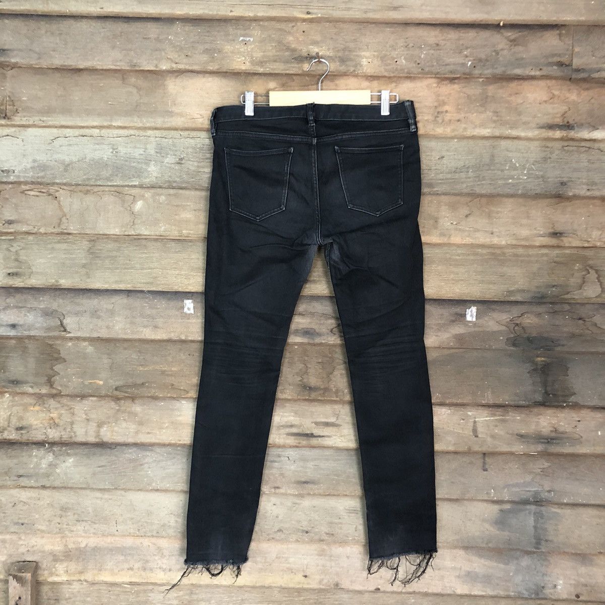 Uniqlo Uniqlo Black faded denim jeans distressed ripped Pants #4577 Size US 28 / EU 44 - 8 Thumbnail