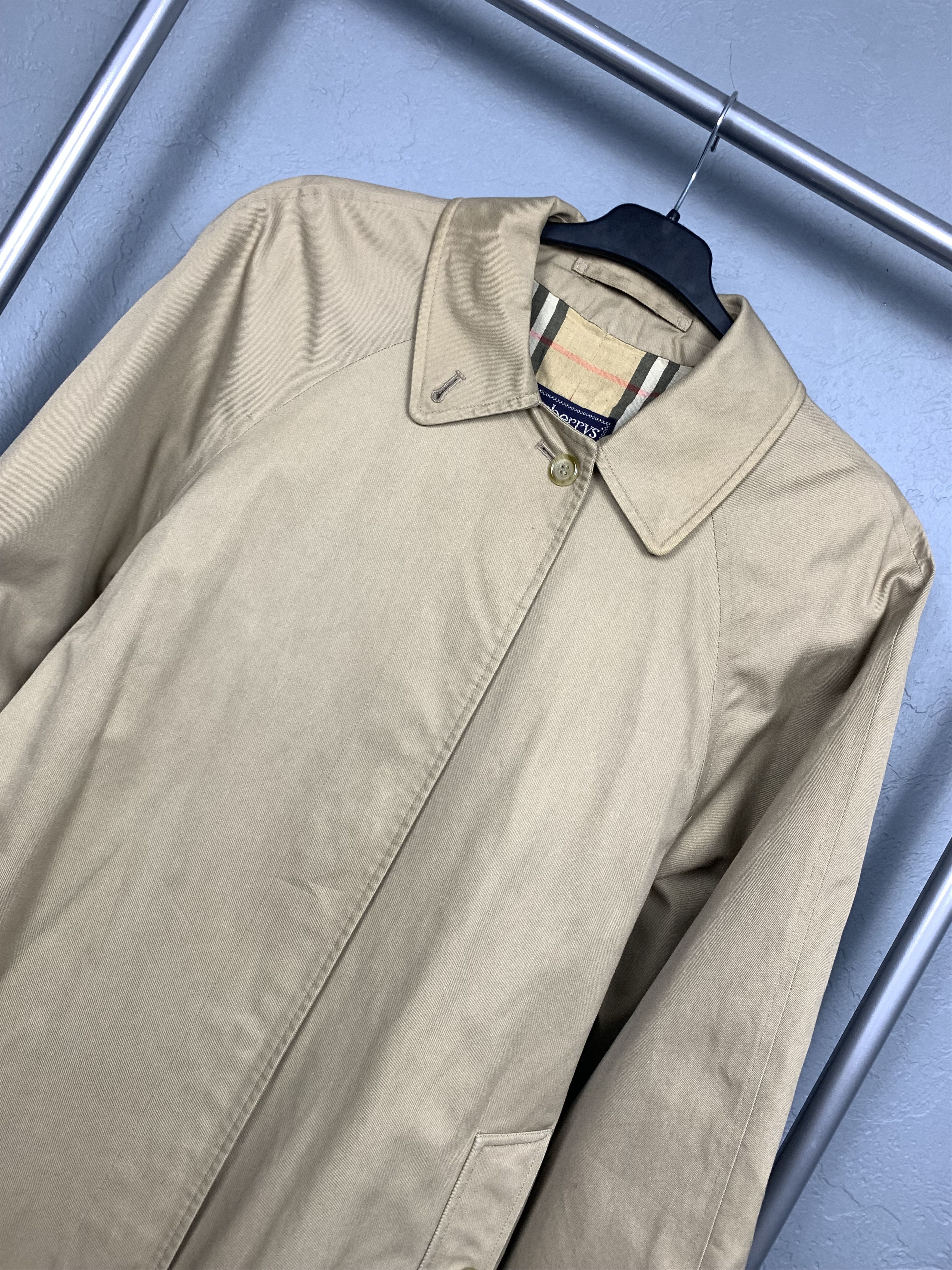 Burberry Burberry's Vintage Womens Trench Coat Jacket Size M / US 6-8 / IT 42-44 - 2 Thumbnail