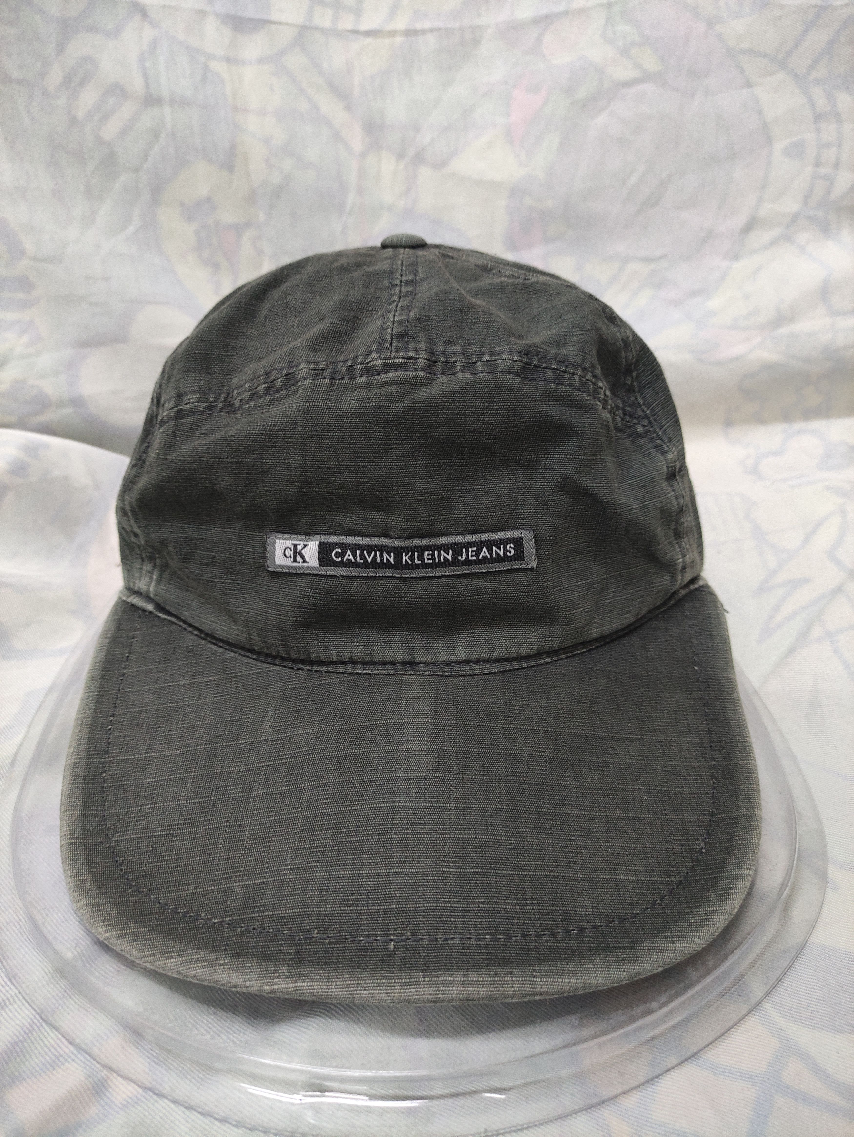 Calvin Klein CALVIN KLEIN JEANS VINTAGE 7 PANEL CAP Size ONE SIZE - 7 Thumbnail
