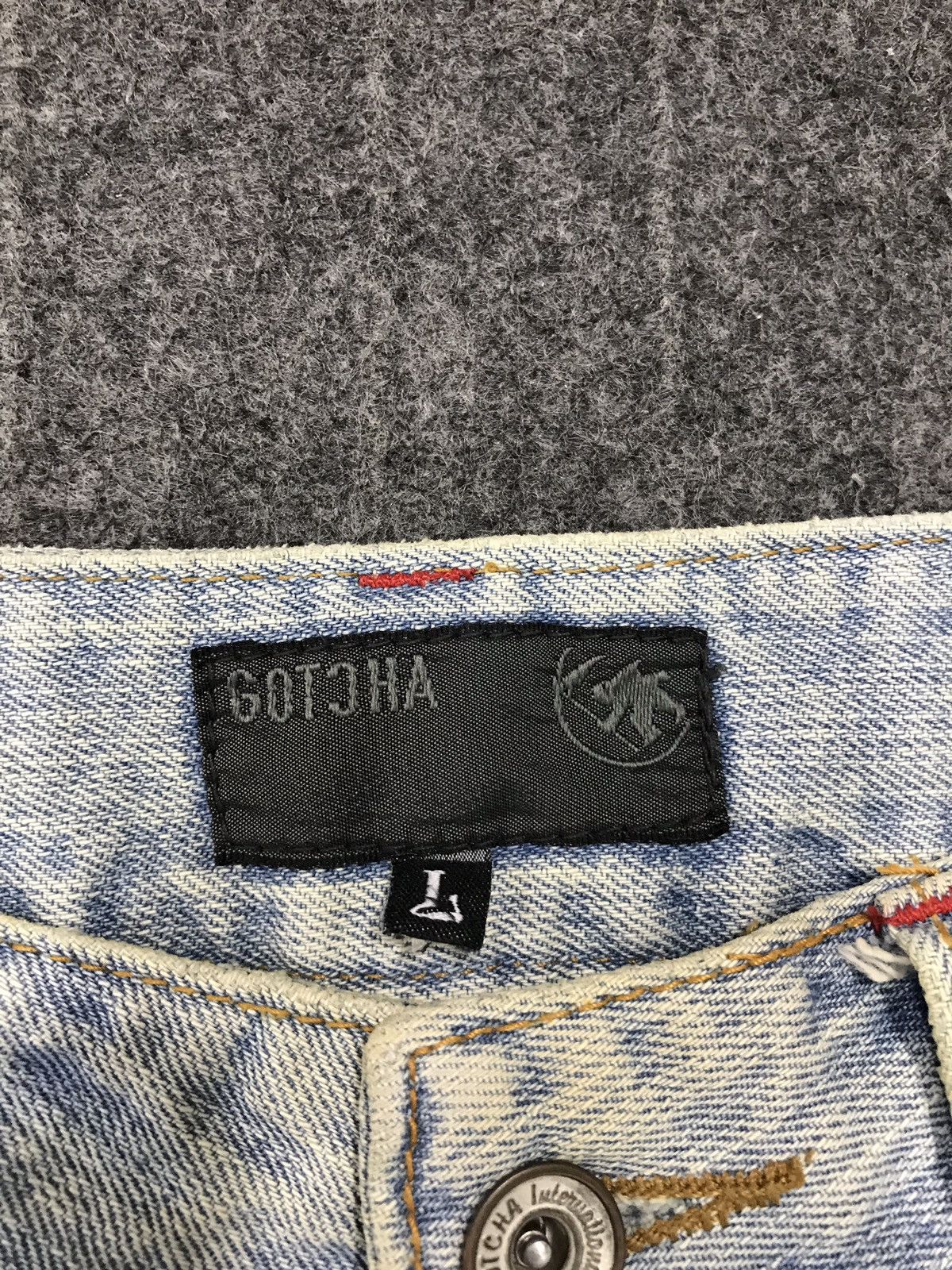 Japanese Brand × Vintage Gotcha Surf Faded Denim Jeans Closed Back Pockets Size US 33 - 12 Thumbnail