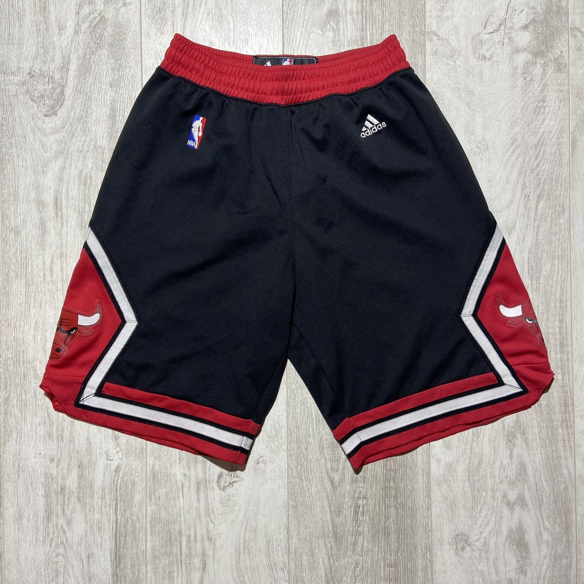 Adidas × NBA Adidas Chicago Bulls Shorts Size US 30 / EU 46 - 1 Thumbnail