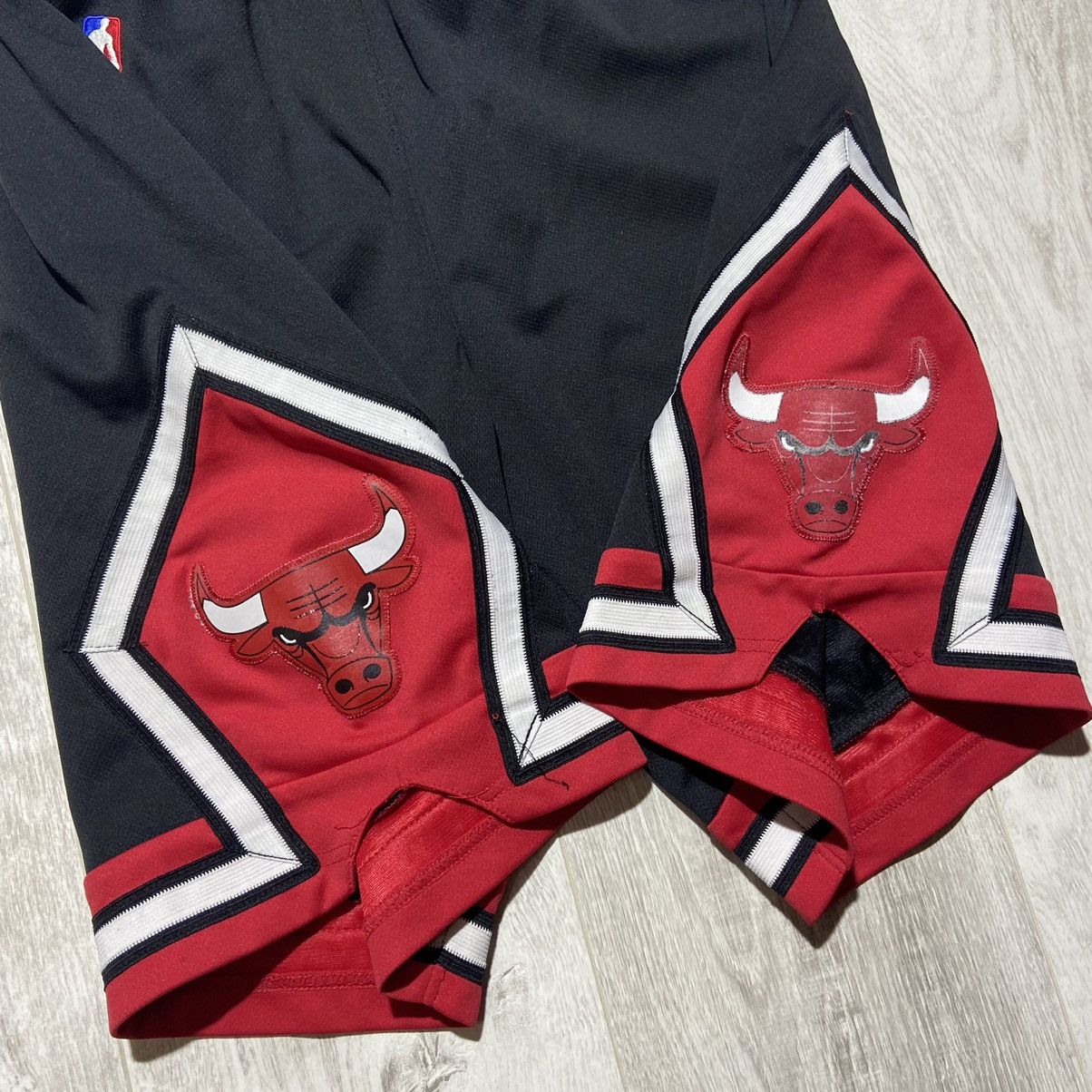 Adidas × NBA Adidas Chicago Bulls Shorts Size US 30 / EU 46 - 5 Thumbnail