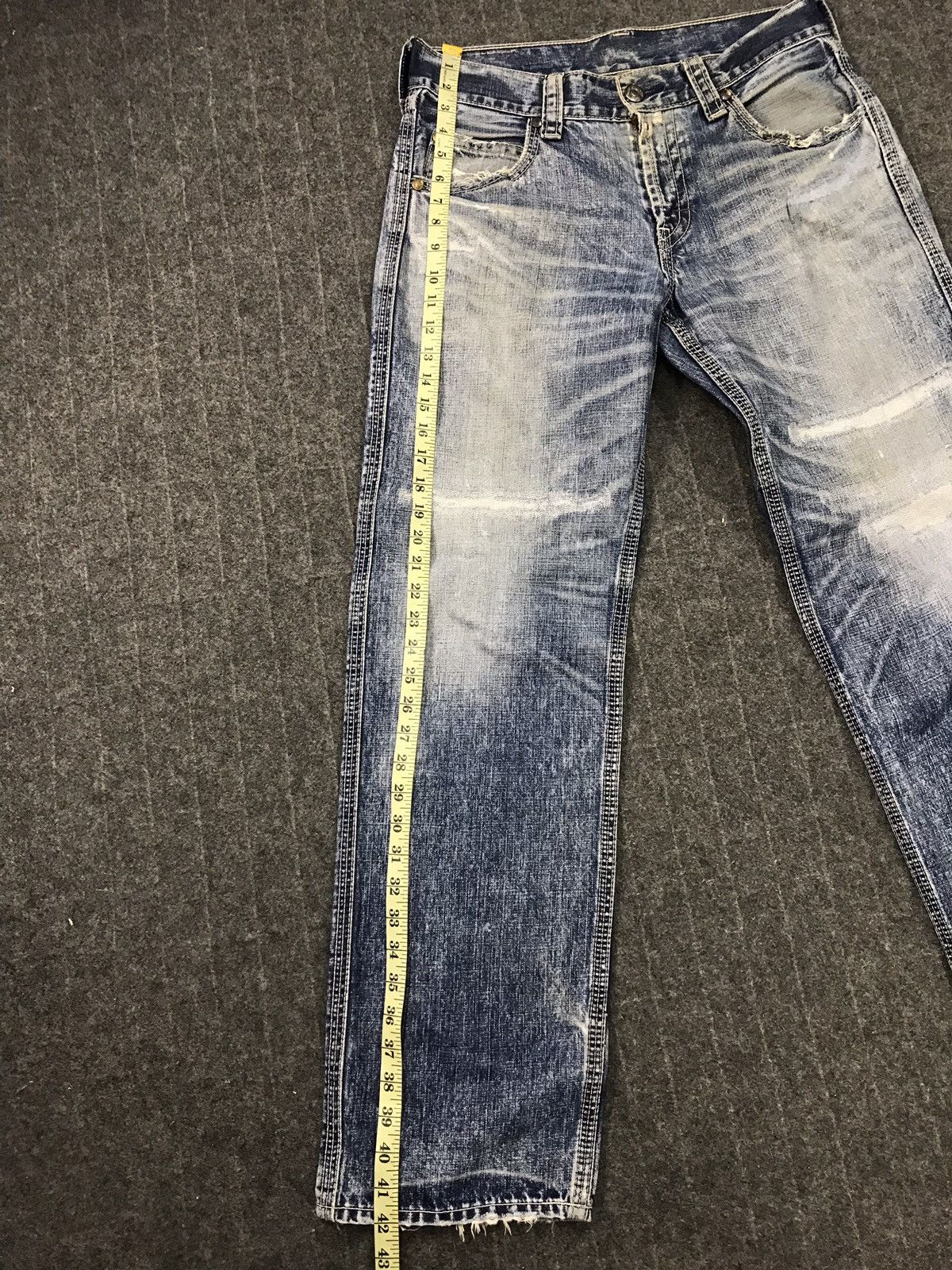 Levi's Vintage Levis Distressed Design Buckle Back Denim Jeans Size US 33 - 23 Thumbnail