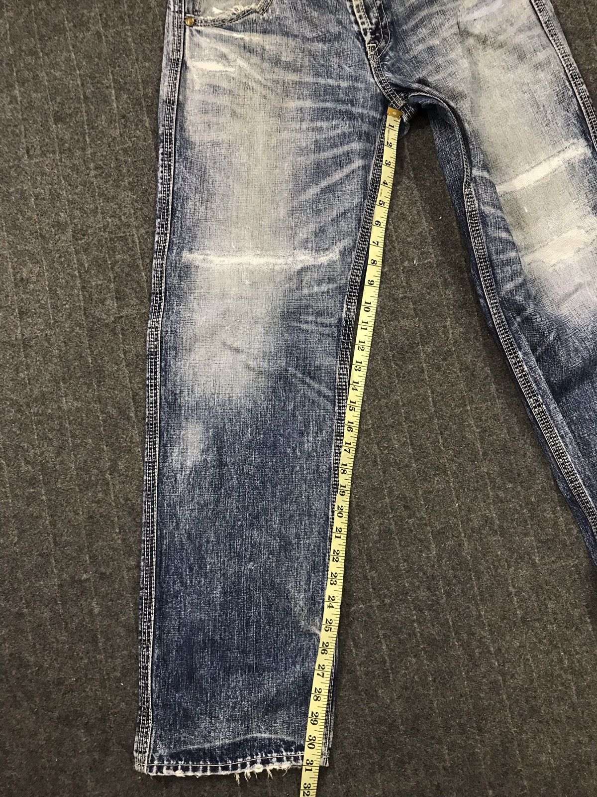 Levi's Vintage Levis Distressed Design Buckle Back Denim Jeans Size US 33 - 24 Thumbnail
