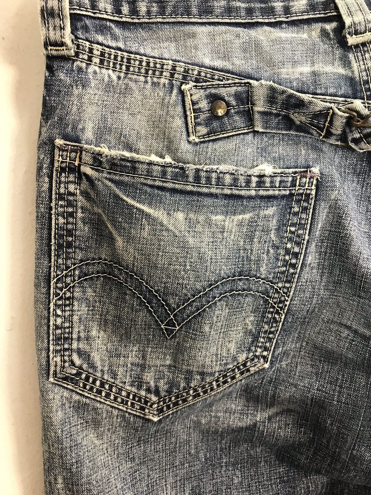 Levi's Vintage Levis Distressed Design Buckle Back Denim Jeans Size US 33 - 13 Thumbnail