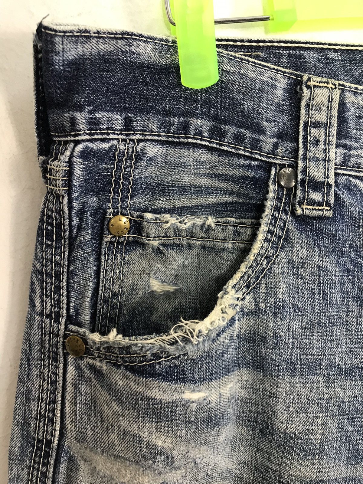 Levi's Vintage Levis Distressed Design Buckle Back Denim Jeans Size US 33 - 8 Thumbnail
