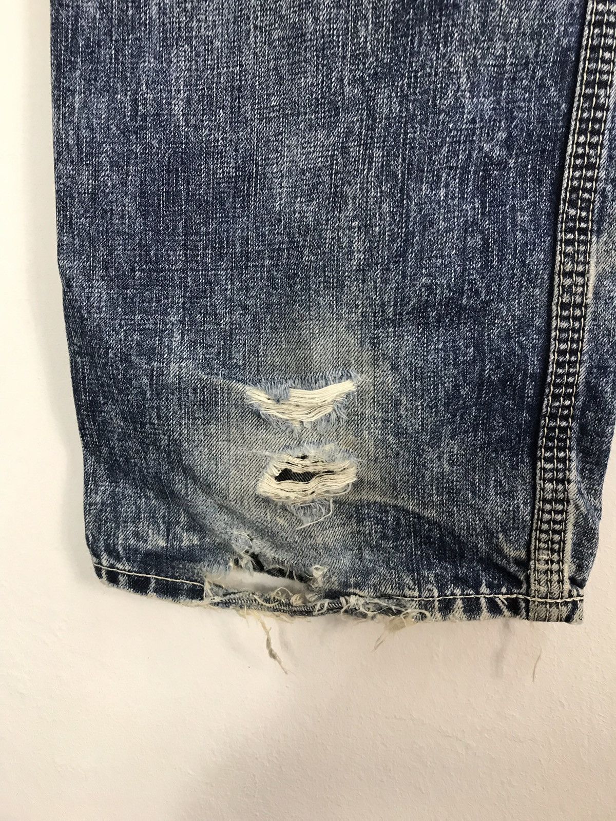 Levi's Vintage Levis Distressed Design Buckle Back Denim Jeans Size US 33 - 16 Thumbnail