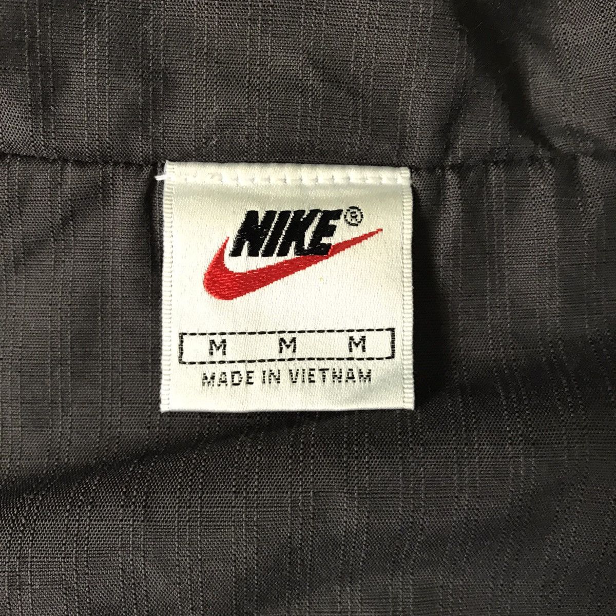 Nike Vtg 90s Nike Court Small Logo Jacket Size US M / EU 48-50 / 2 - 18 Thumbnail