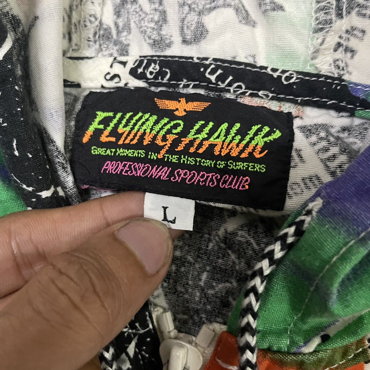 20471120 × Hysteric Glamour × Japanese Brand 💥 80s FLYING HAWK NEWSPAPER MOTIF HOODIE SWEATER Size US L / EU 52-54 / 3 - 6 Thumbnail