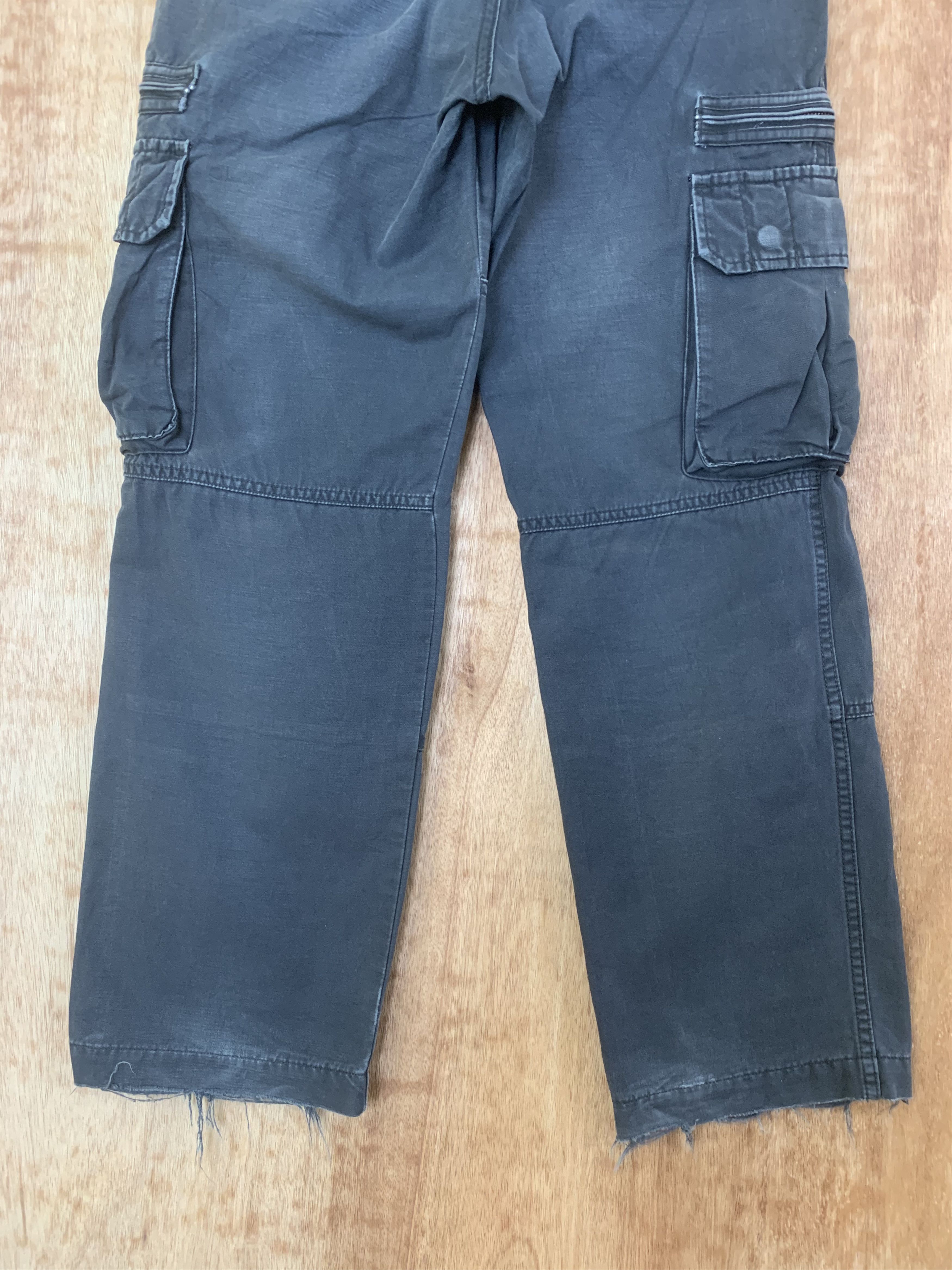 Japanese Brand Cargo Pants Uniqlo Multipocket Dark Blue Streetwear Size US 30 / EU 46 - 11 Thumbnail
