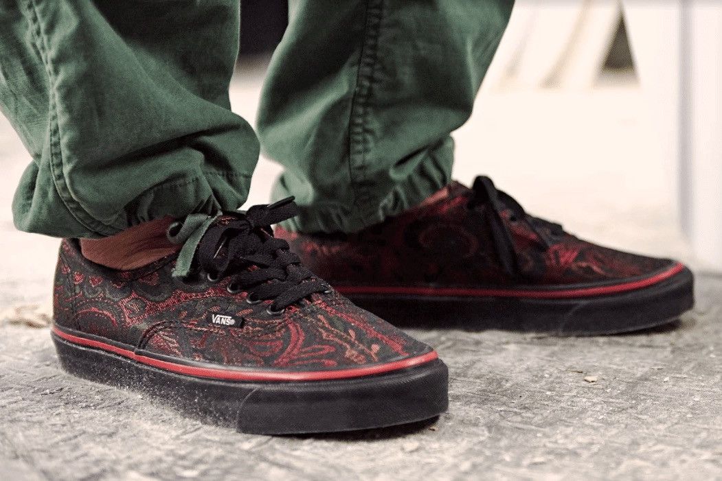 Opening Ceremony × Vans Opening Ceremony x Vans Vault “Paisley” Tango Red/Black Size US 9 / EU 42 - 2 Thumbnail