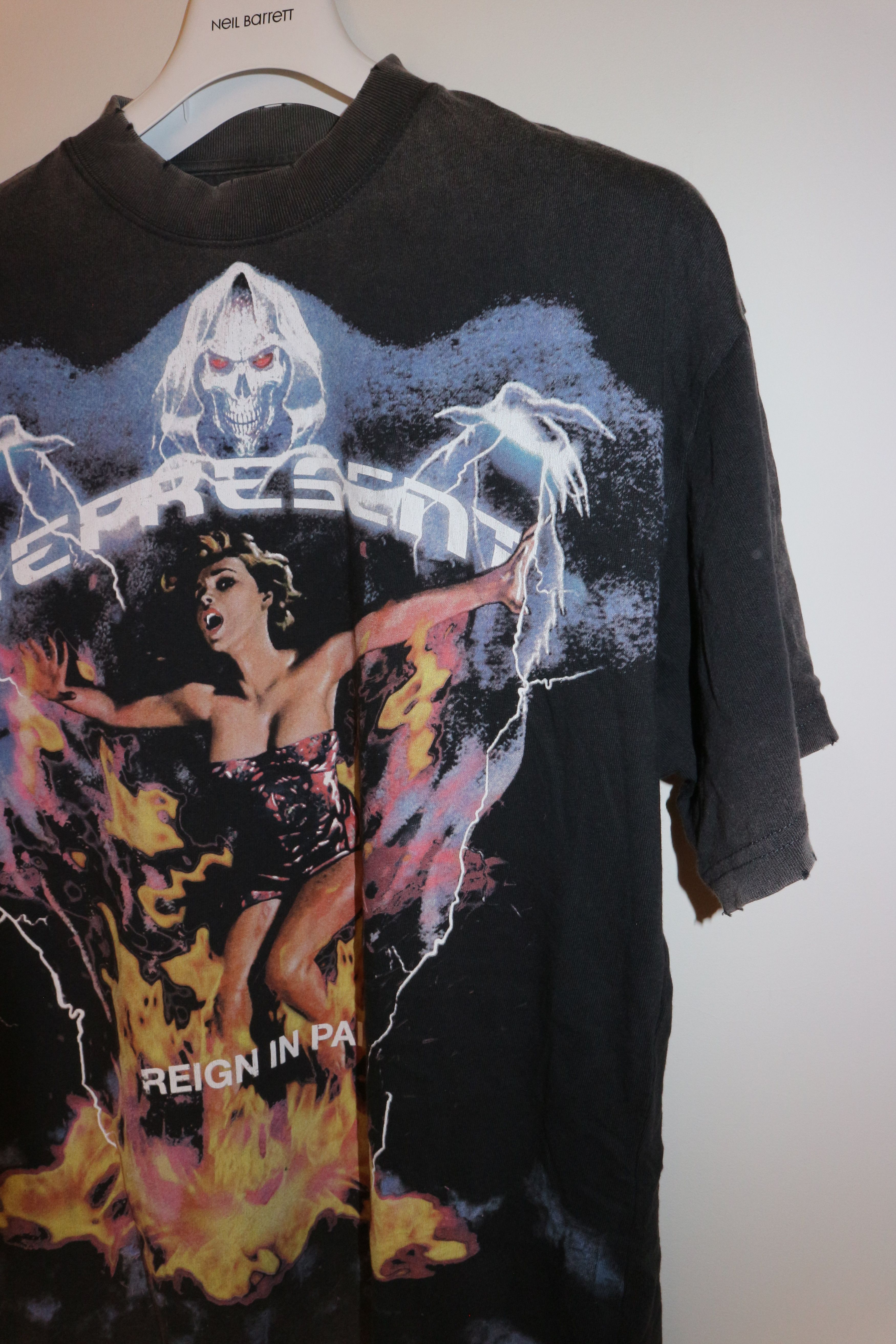 Represent Clo. Brand new Vintage 'Reign in pain' t-shirt Size US M / EU 48-50 / 2 - 2 Thumbnail