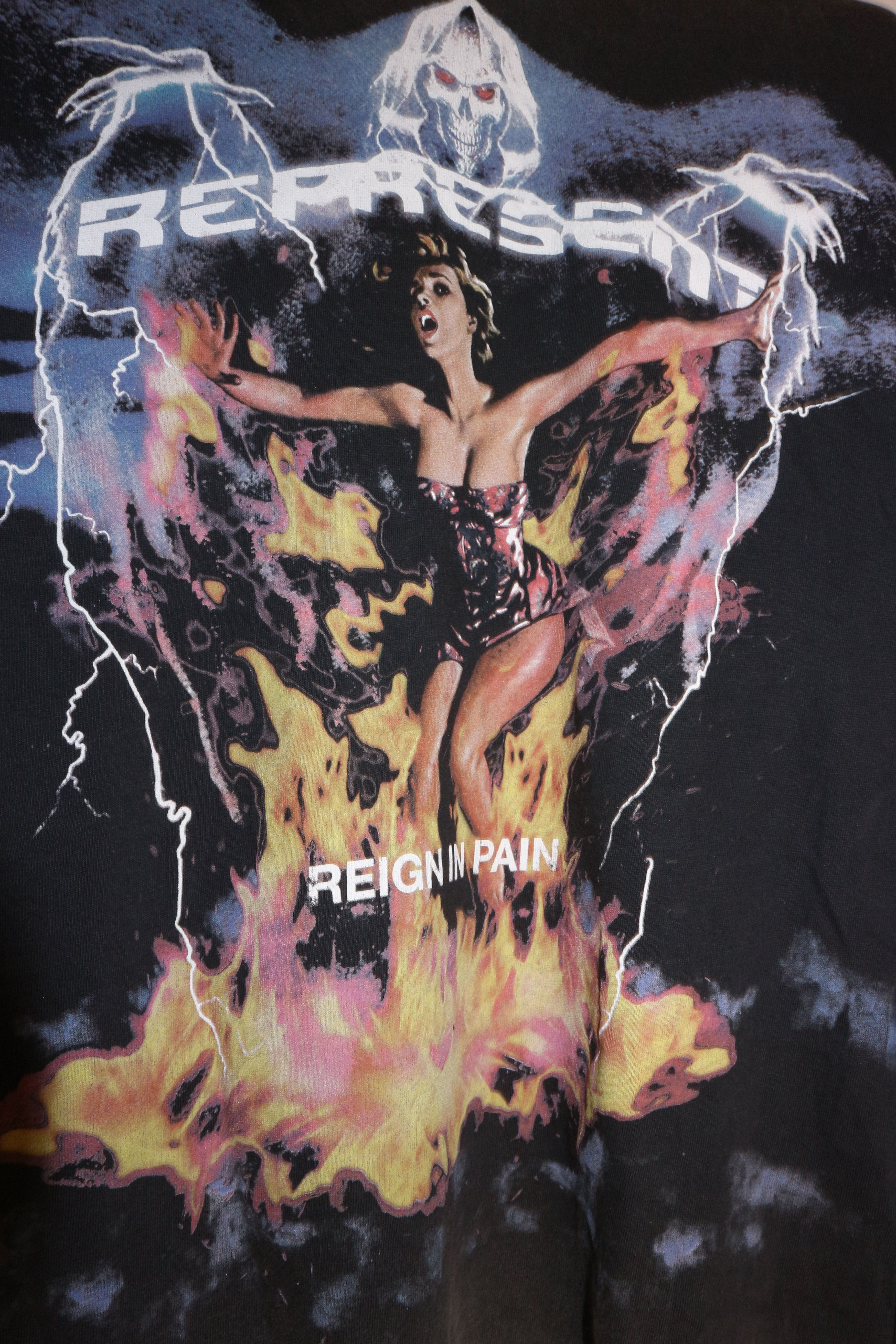 Represent Clo. Brand new Vintage 'Reign in pain' t-shirt Size US M / EU 48-50 / 2 - 6 Thumbnail