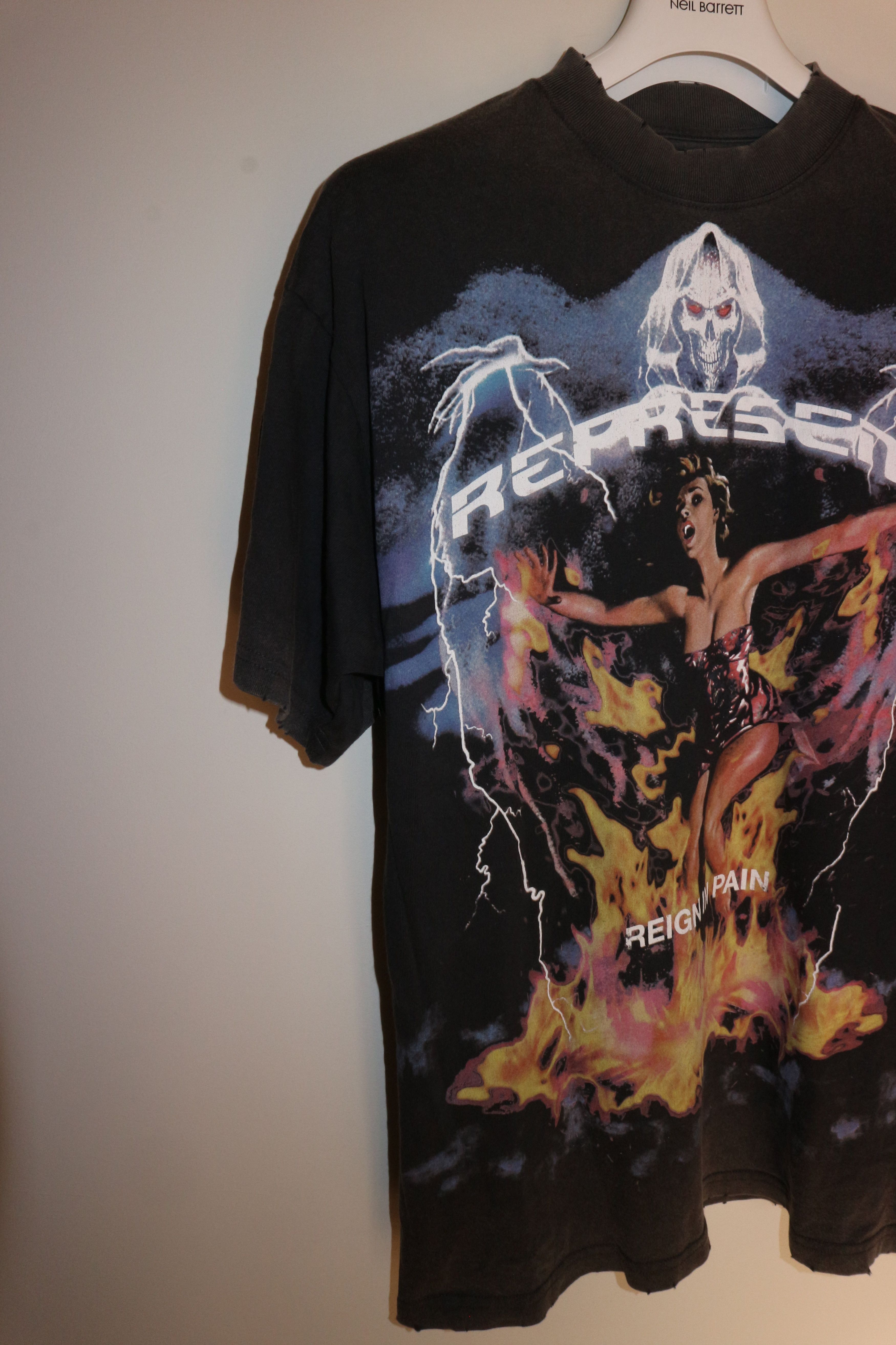 Represent Clo. Brand new Vintage 'Reign in pain' t-shirt Size US M / EU 48-50 / 2 - 5 Thumbnail