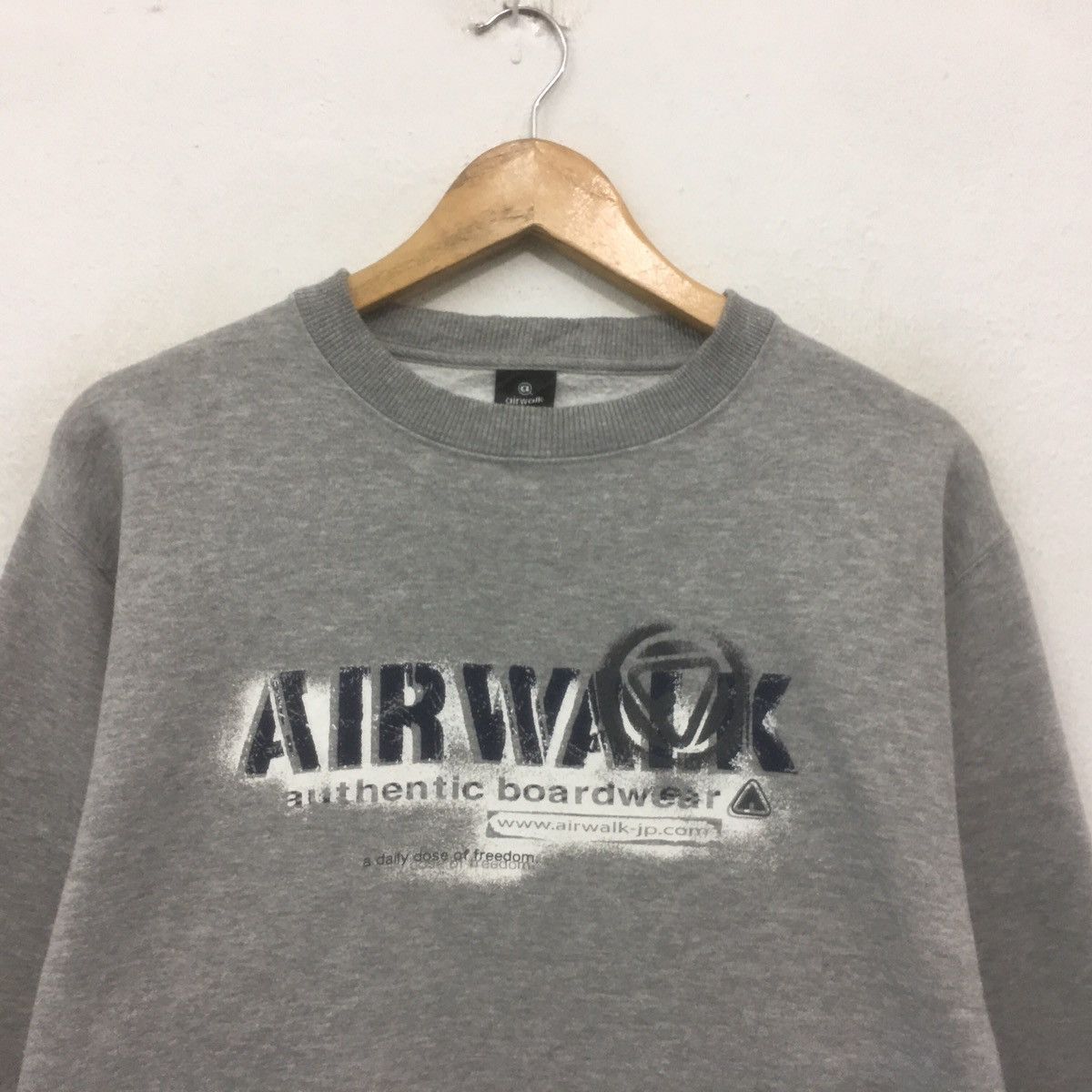Airwalk × Vintage AIRWALK Authentic Boardwear Sweatshirt Crewneck BigLogo Size US M / EU 48-50 / 2 - 2 Thumbnail