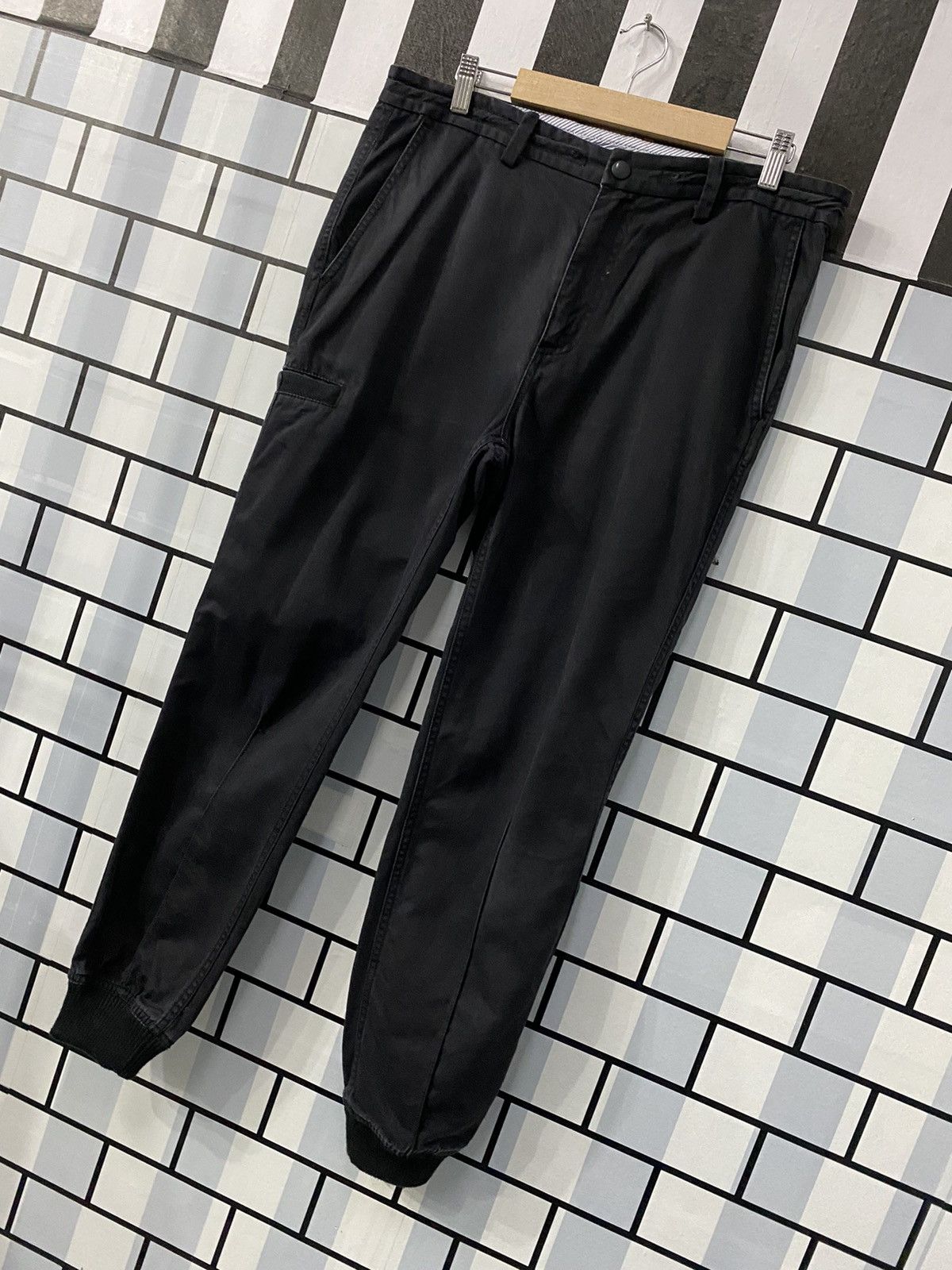 Designer × Japanese Brand Frequent Japan Black Cargo Jogger Pants Size US 33 - 2 Thumbnail