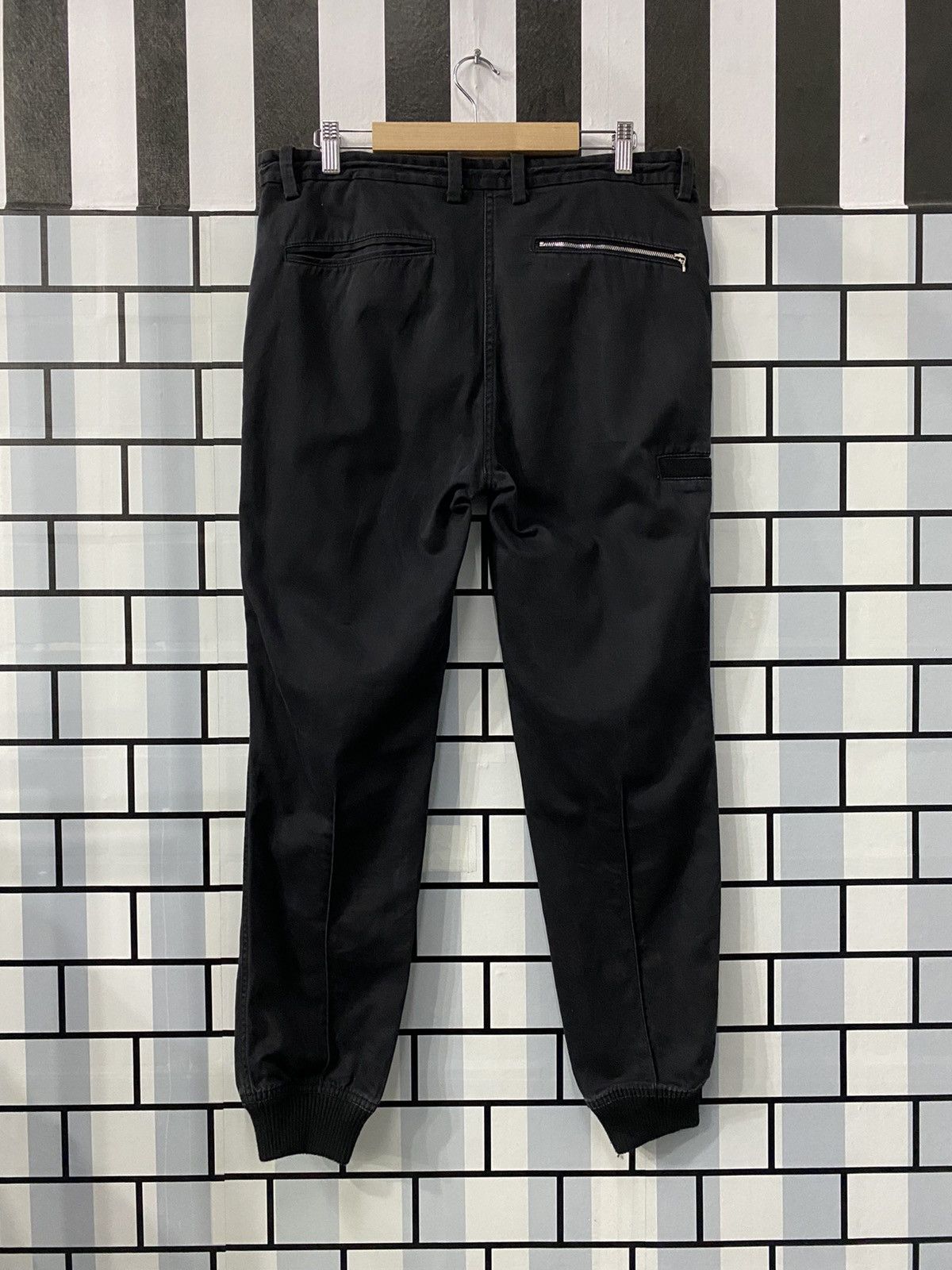 Designer × Japanese Brand Frequent Japan Black Cargo Jogger Pants Size US 33 - 7 Thumbnail