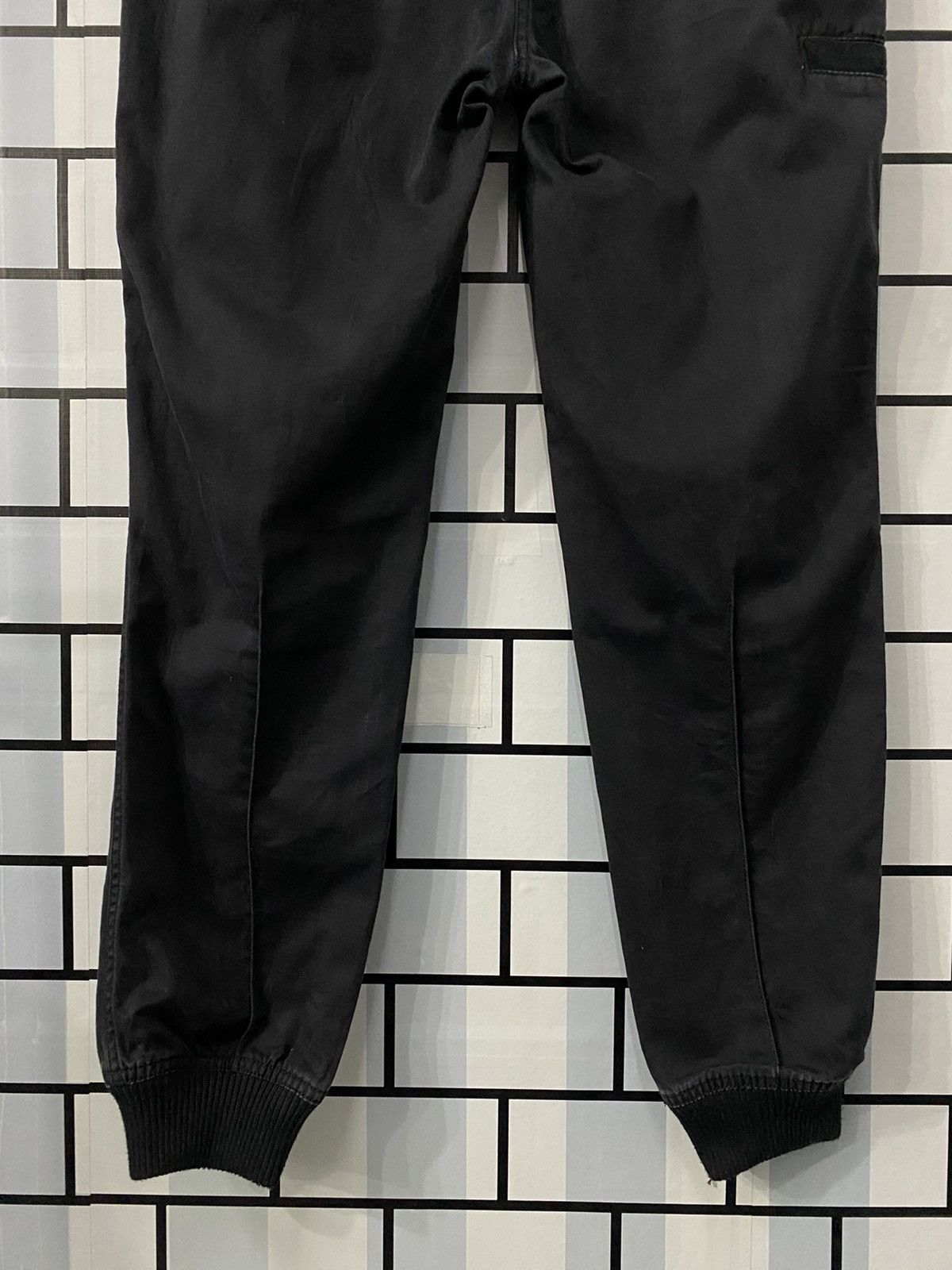 Designer × Japanese Brand Frequent Japan Black Cargo Jogger Pants Size US 33 - 9 Thumbnail