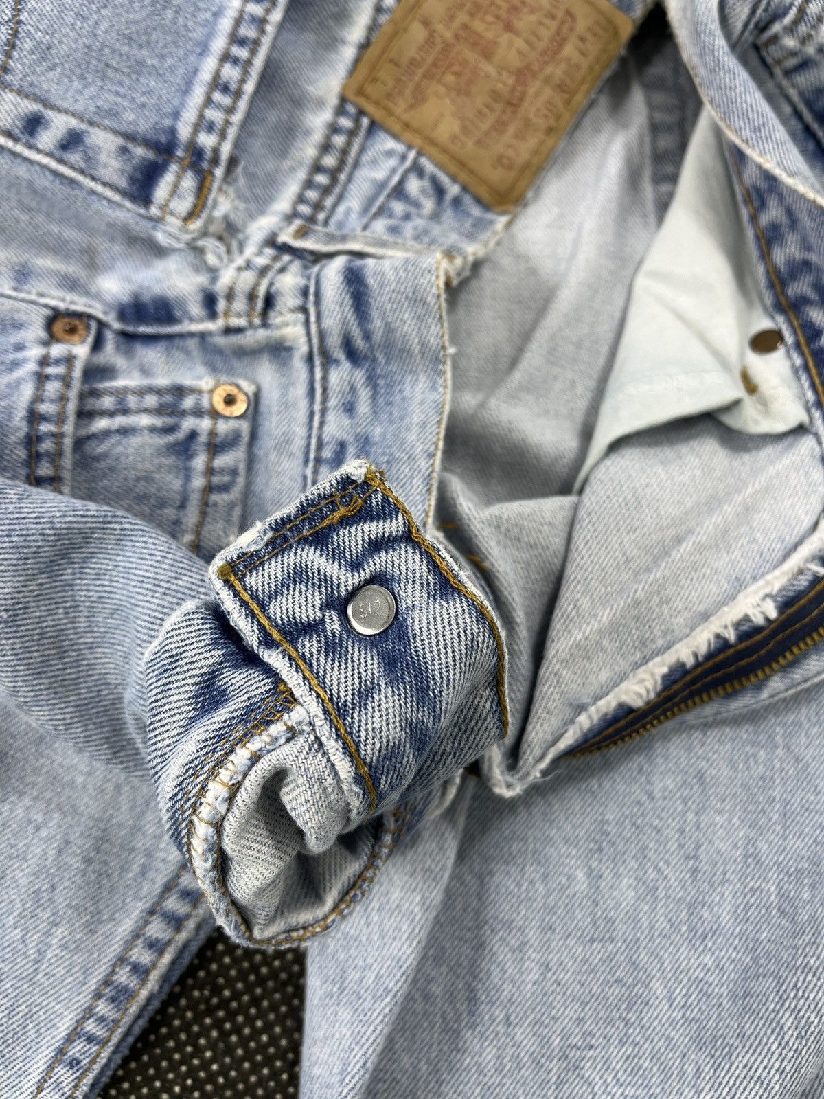 Levi's × Vintage 90s Vintage Distressed Levis 560 Light Wash Jeans - J445 Size US 32 / EU 48 - 10 Thumbnail
