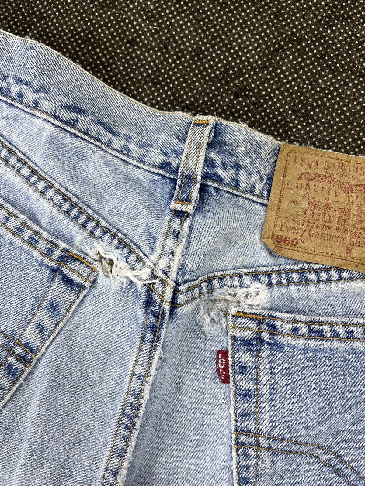 Levi's × Vintage 90s Vintage Distressed Levis 560 Light Wash Jeans - J445 Size US 32 / EU 48 - 15 Thumbnail