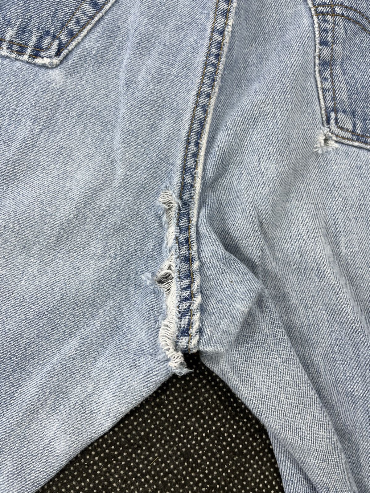 Levi's × Vintage 90s Vintage Distressed Levis 560 Light Wash Jeans - J445 Size US 32 / EU 48 - 12 Thumbnail