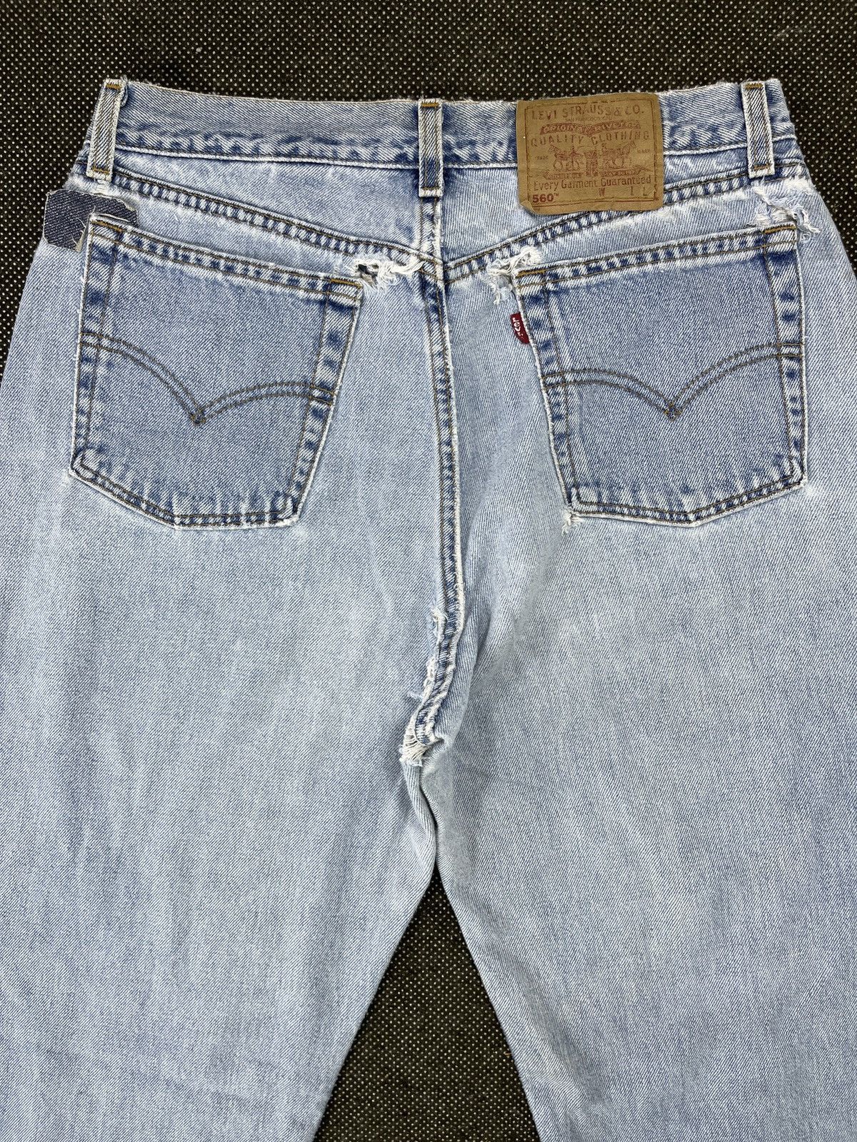 Levi's × Vintage 90s Vintage Distressed Levis 560 Light Wash Jeans - J445 Size US 32 / EU 48 - 4 Thumbnail