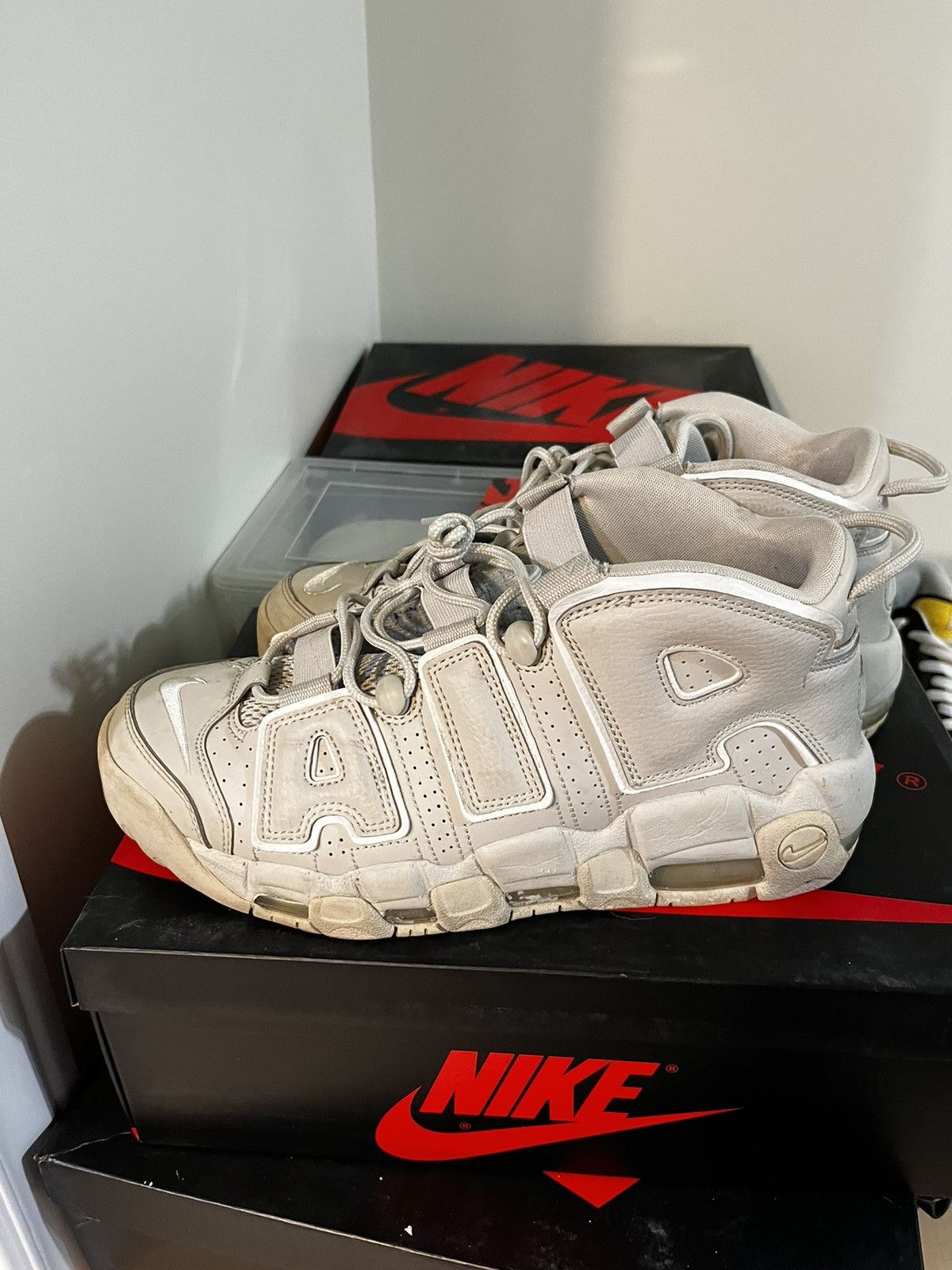 Nike Nike more uptempo 96’ light bone Size US 9 / EU 42 - 2 Thumbnail